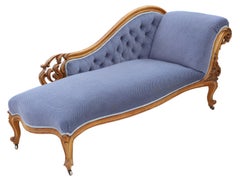 Antique Fine Quality Victorian Carved Walnut Chaise Longue or Sofa 19th Century