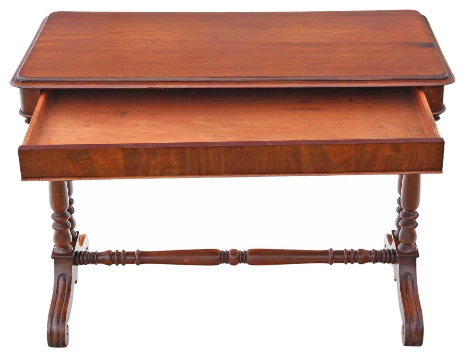 Bois Ancienne table d'écriture de qualité supérieure en acajou du 19ème siècle en vente