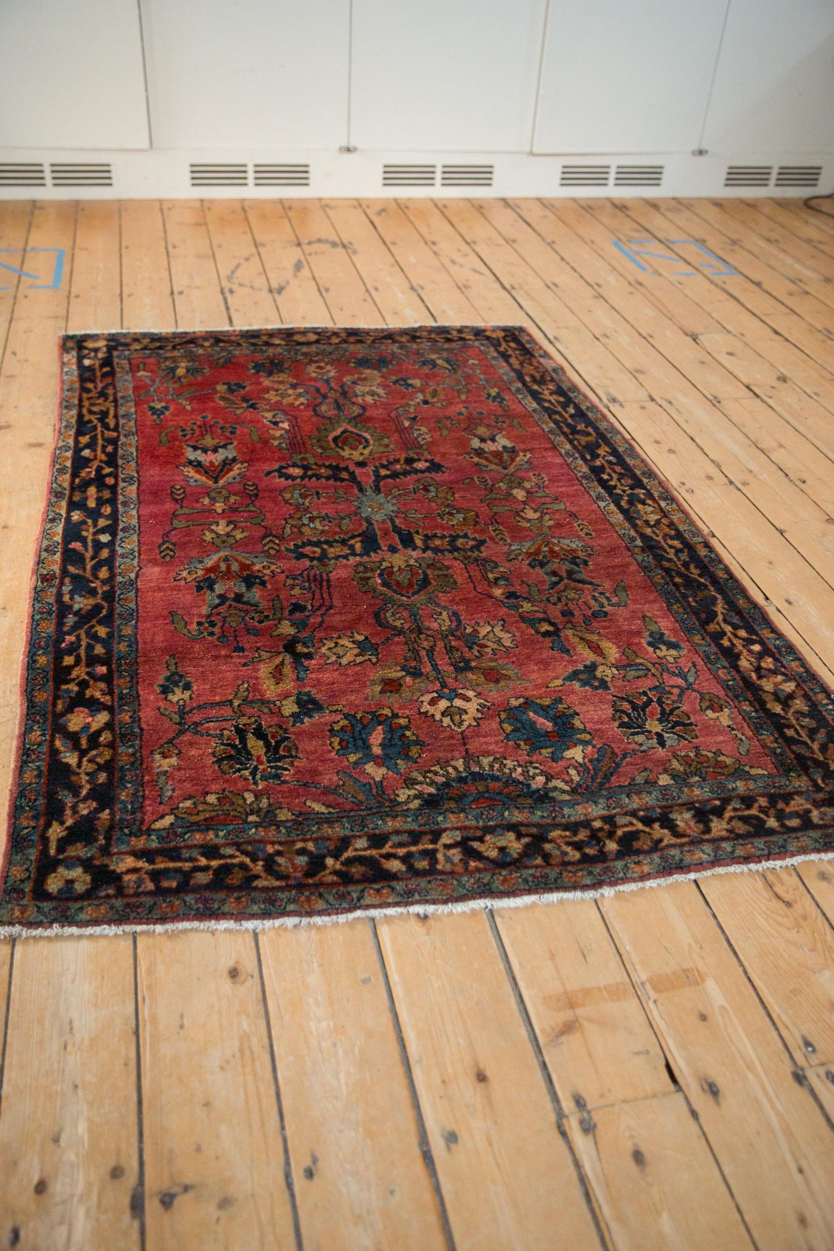 Antiker feiner Sarouk-Teppich im Zustand „Gut“ im Angebot in Katonah, NY