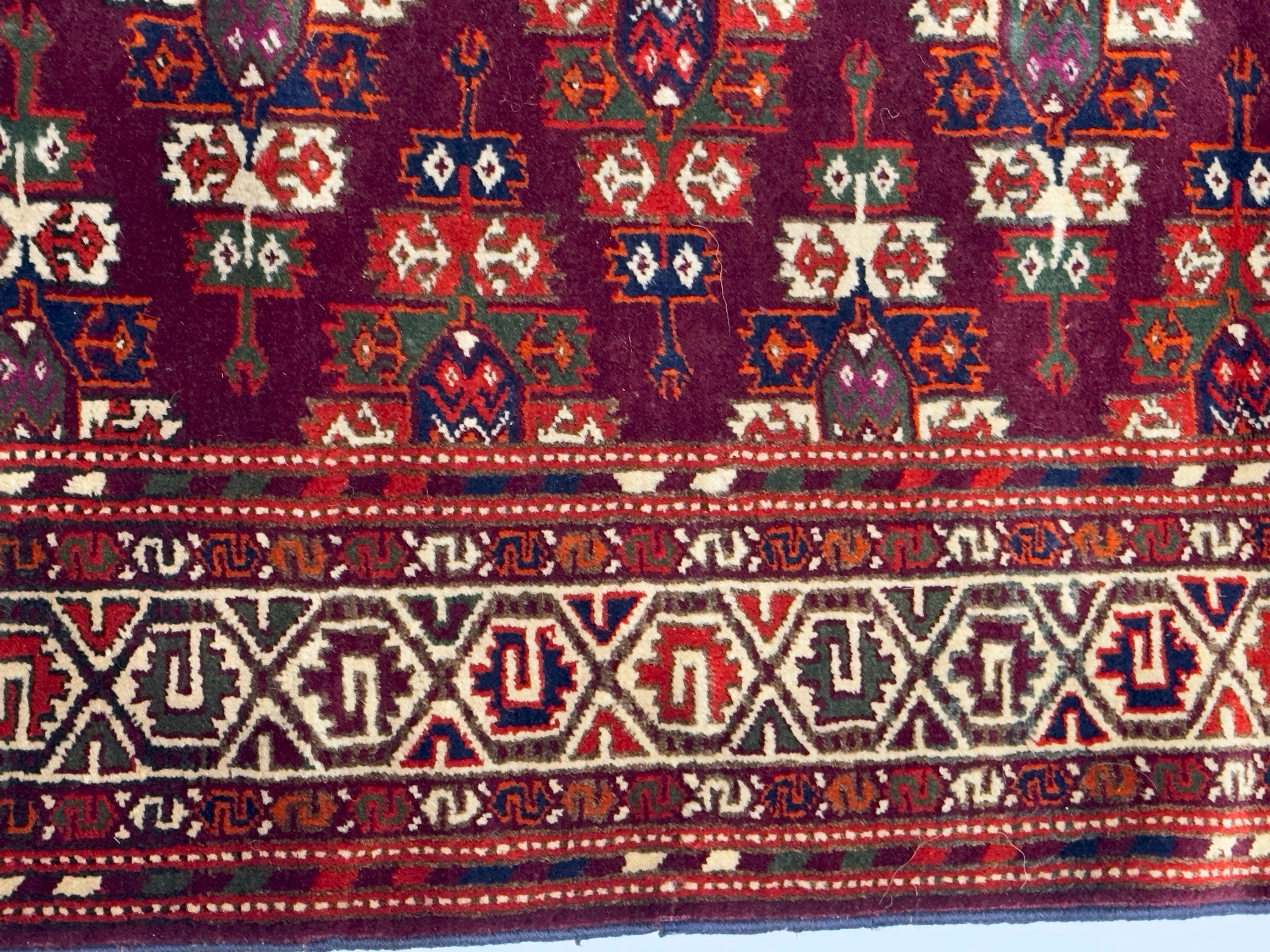 Antike Feine Turkmenische Stammes-Läufer 2'11 x 8'11 (Handgeknüpft) im Angebot