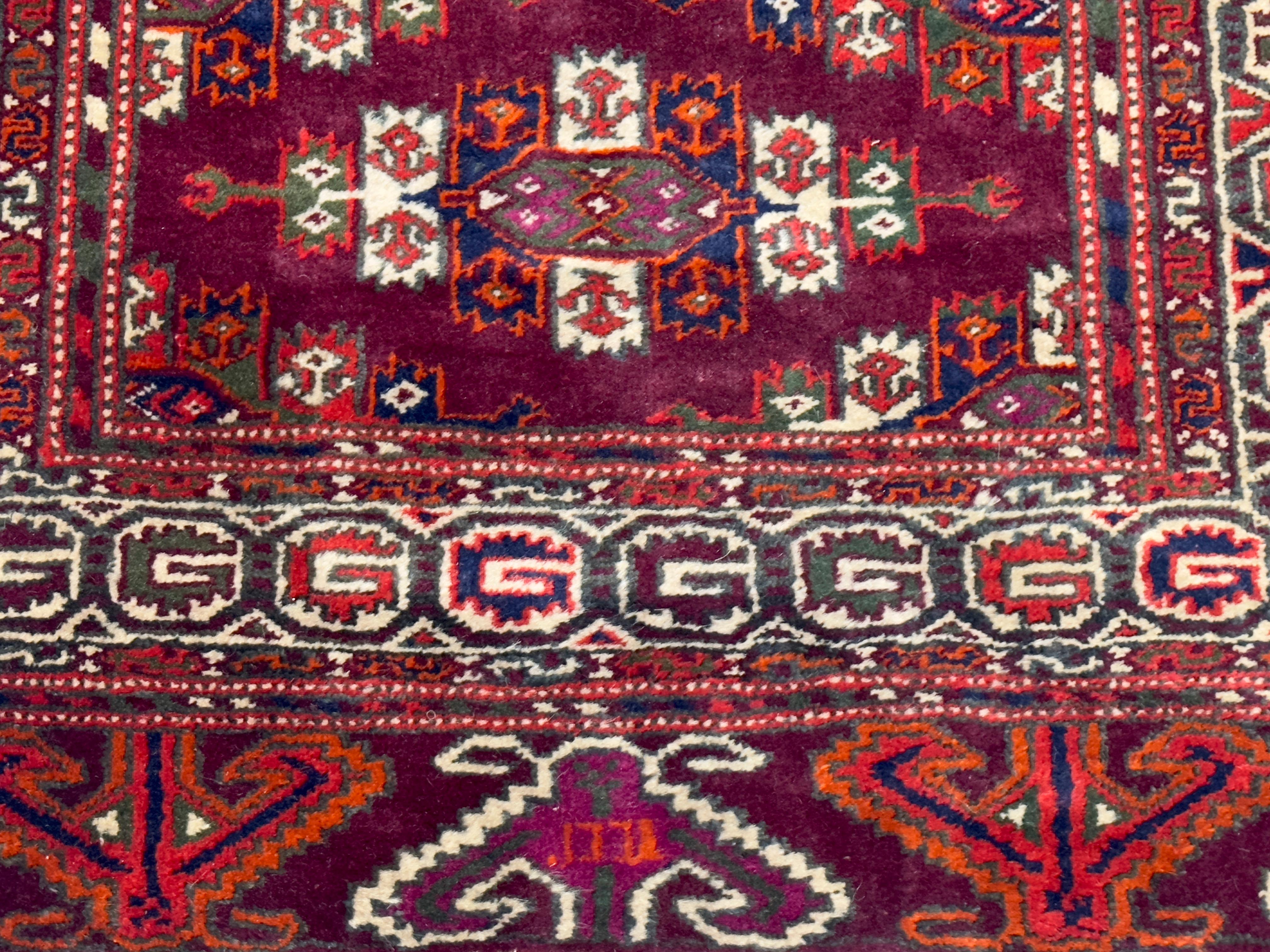Antike Feine Turkmenische Stammes-Läufer 2'11 x 8'11 (20. Jahrhundert) im Angebot