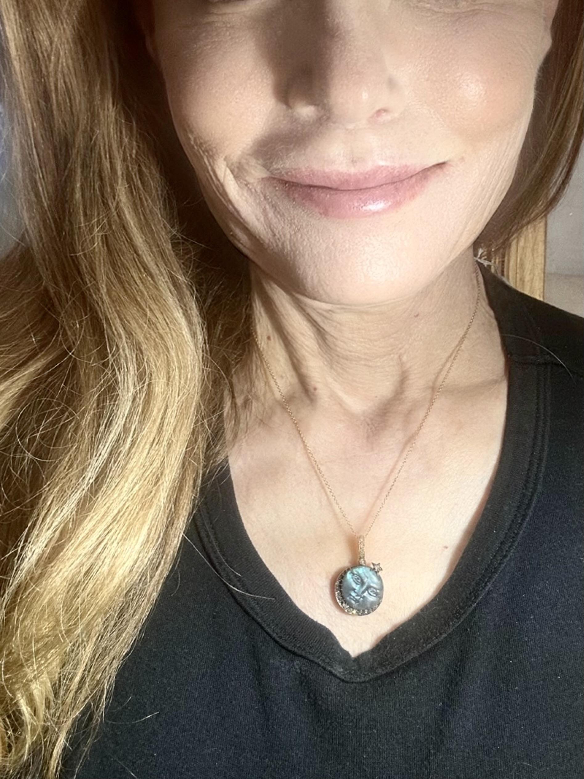 Taille rose Pendentif ancien en labradorite finement sculptée Man in the MoonRose Diamond, c. 1888 en vente