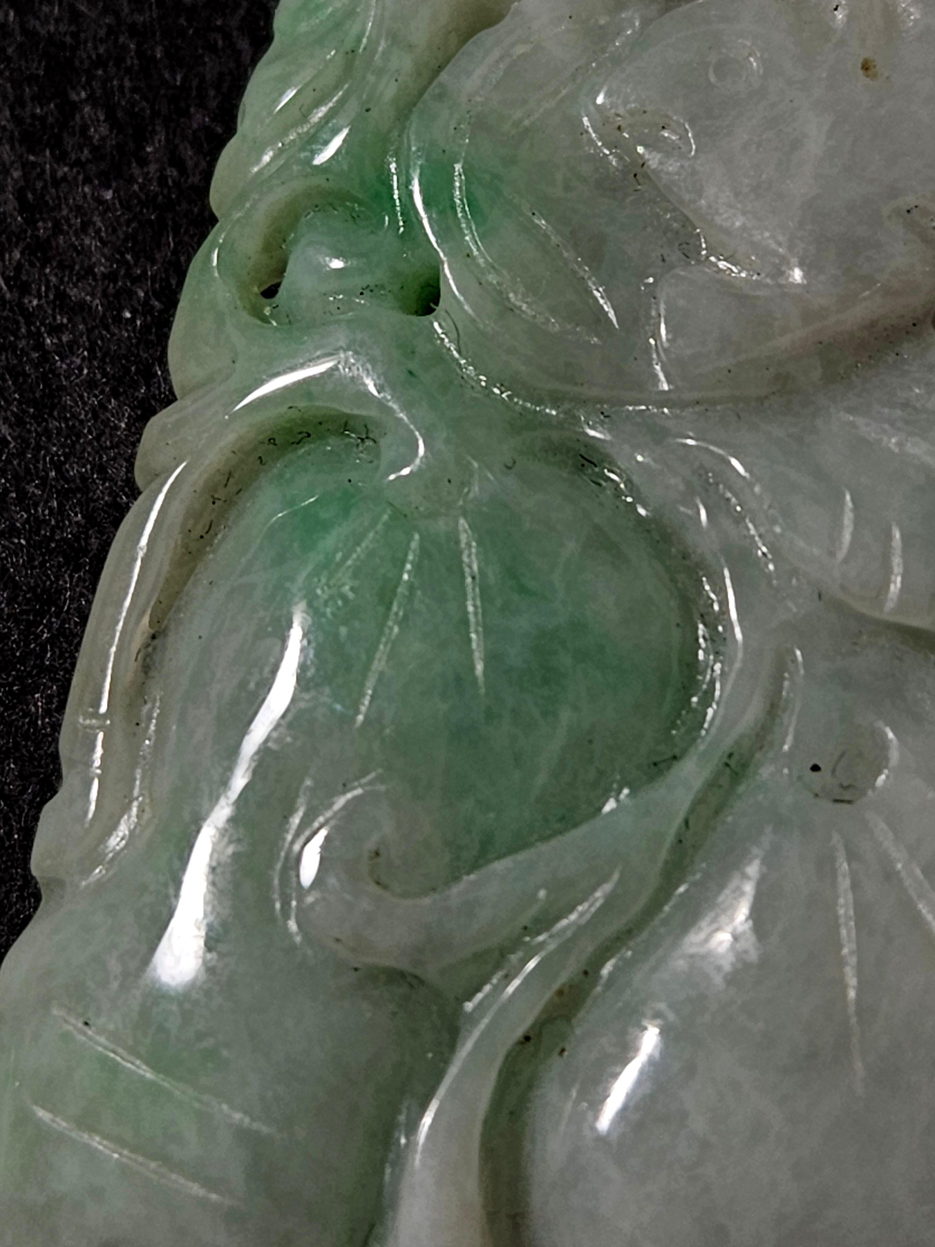 Autre Pendentif en jadéite naturelle du Myanmar finement sculptée à la main Ric#JD008a en vente