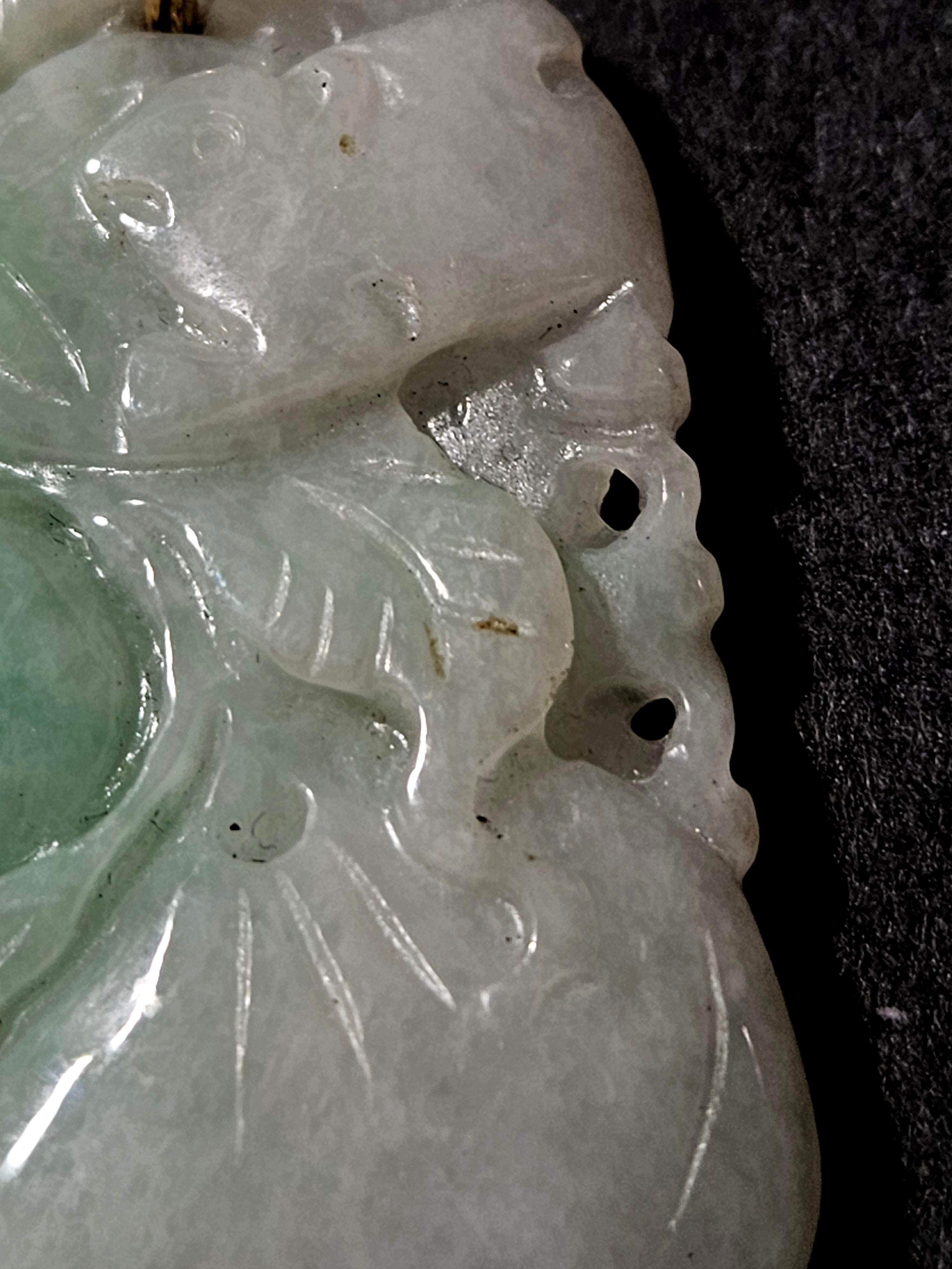 Chinois Pendentif en jadéite naturelle du Myanmar finement sculptée à la main Ric#JD008a en vente