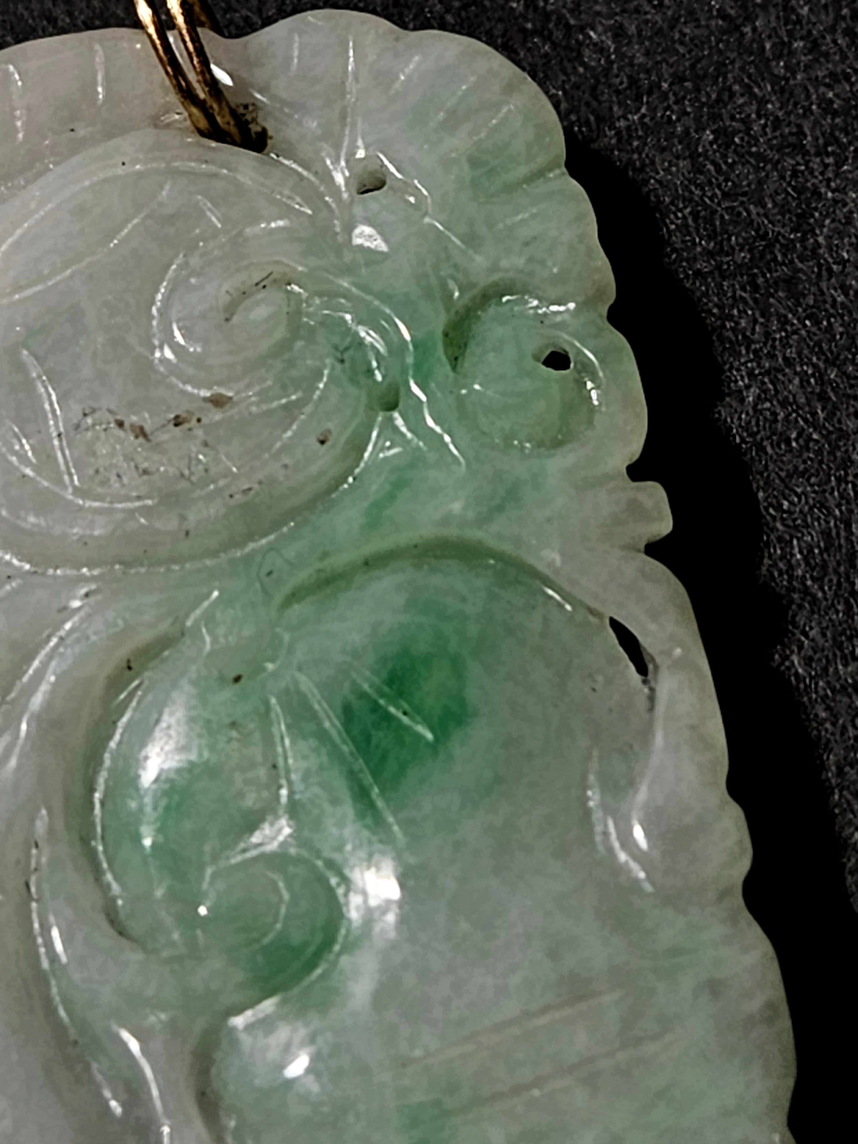 Pendentif en jadéite naturelle du Myanmar finement sculptée à la main Ric#JD008a Excellent état - En vente à Norton, MA