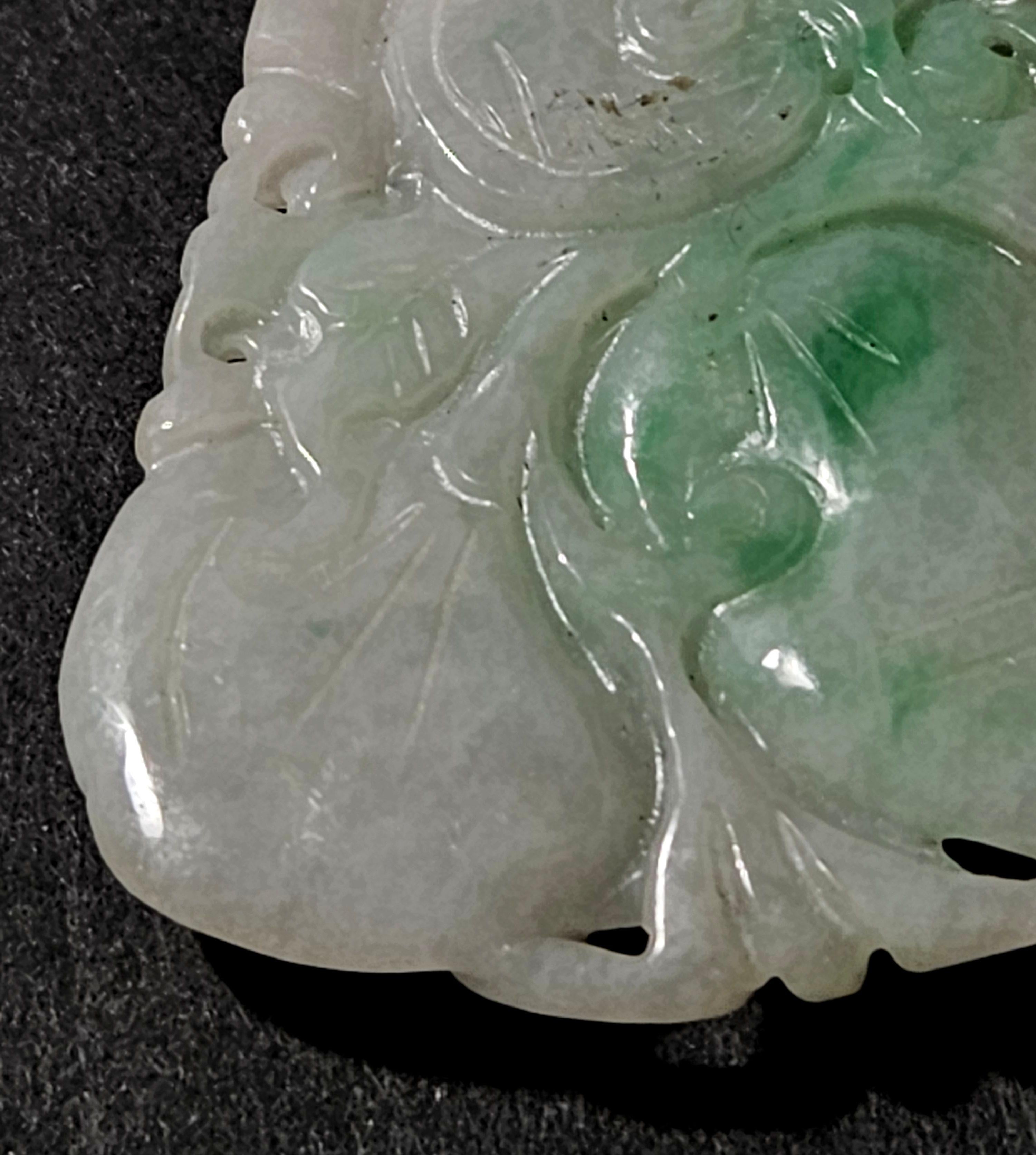 XIXe siècle Pendentif en jadéite naturelle du Myanmar finement sculptée à la main Ric#JD008a en vente