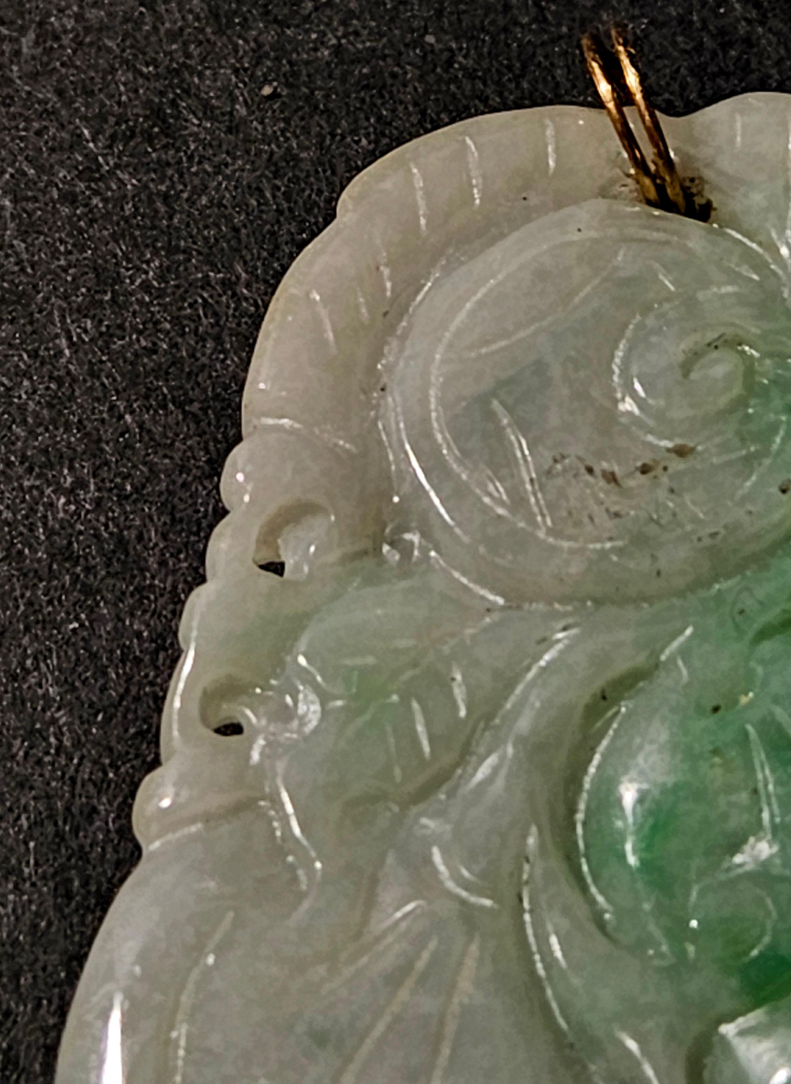 Jade Pendentif en jadéite naturelle du Myanmar finement sculptée à la main Ric#JD008a en vente