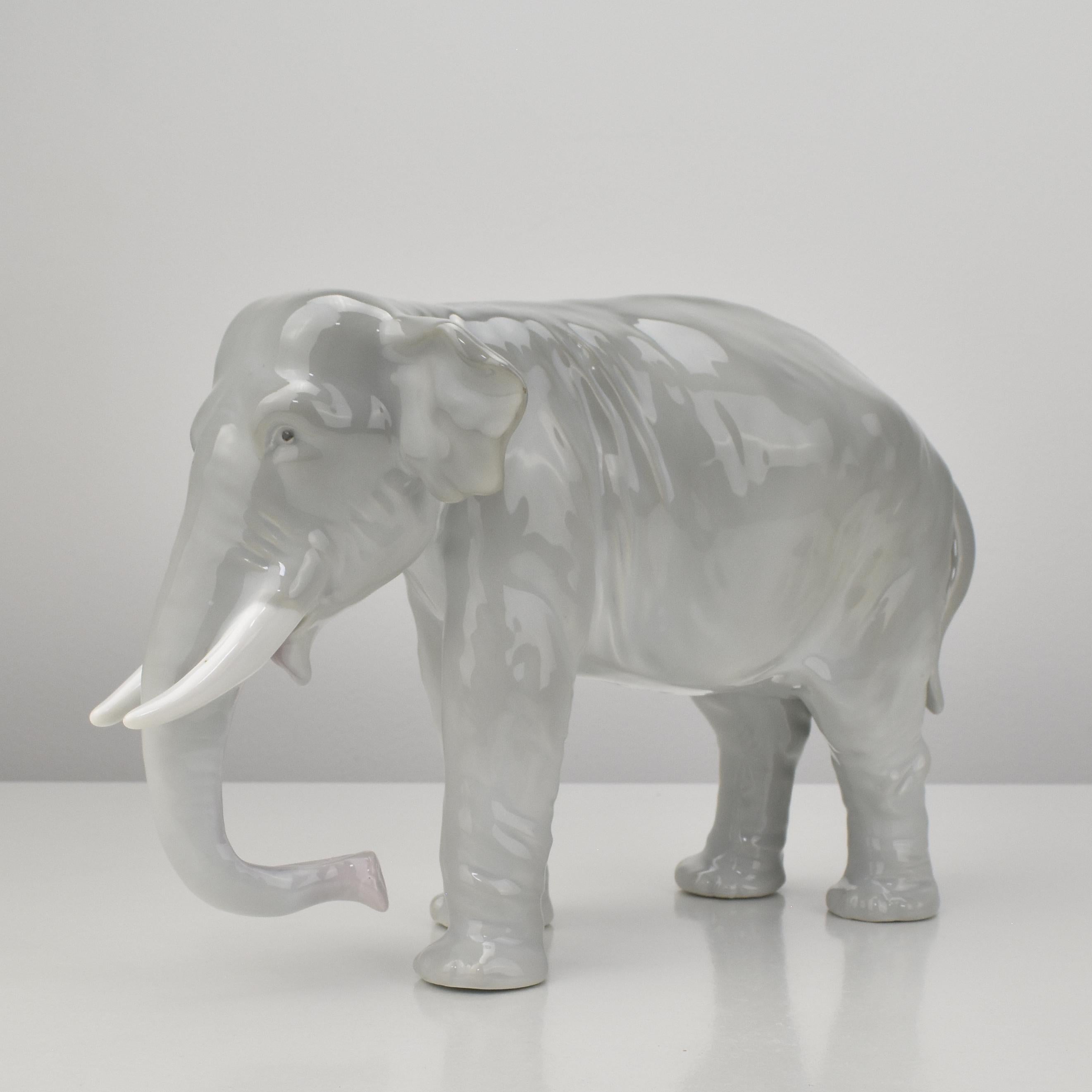 Antike fein gearbeitete Elefanten Porzellanfigur Jugendstil im Zustand „Gut“ im Angebot in Bad Säckingen, DE