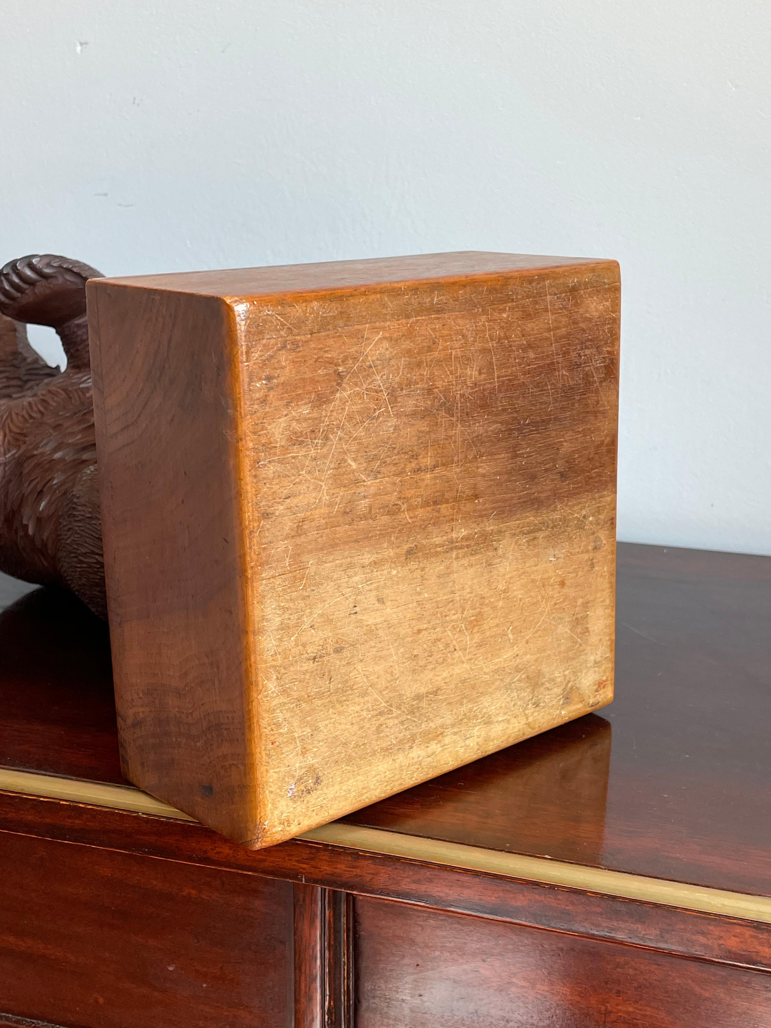 Antique Finer Quality Carved Black Forest Bear Sculpture / Striking Deskpiece For Sale 5