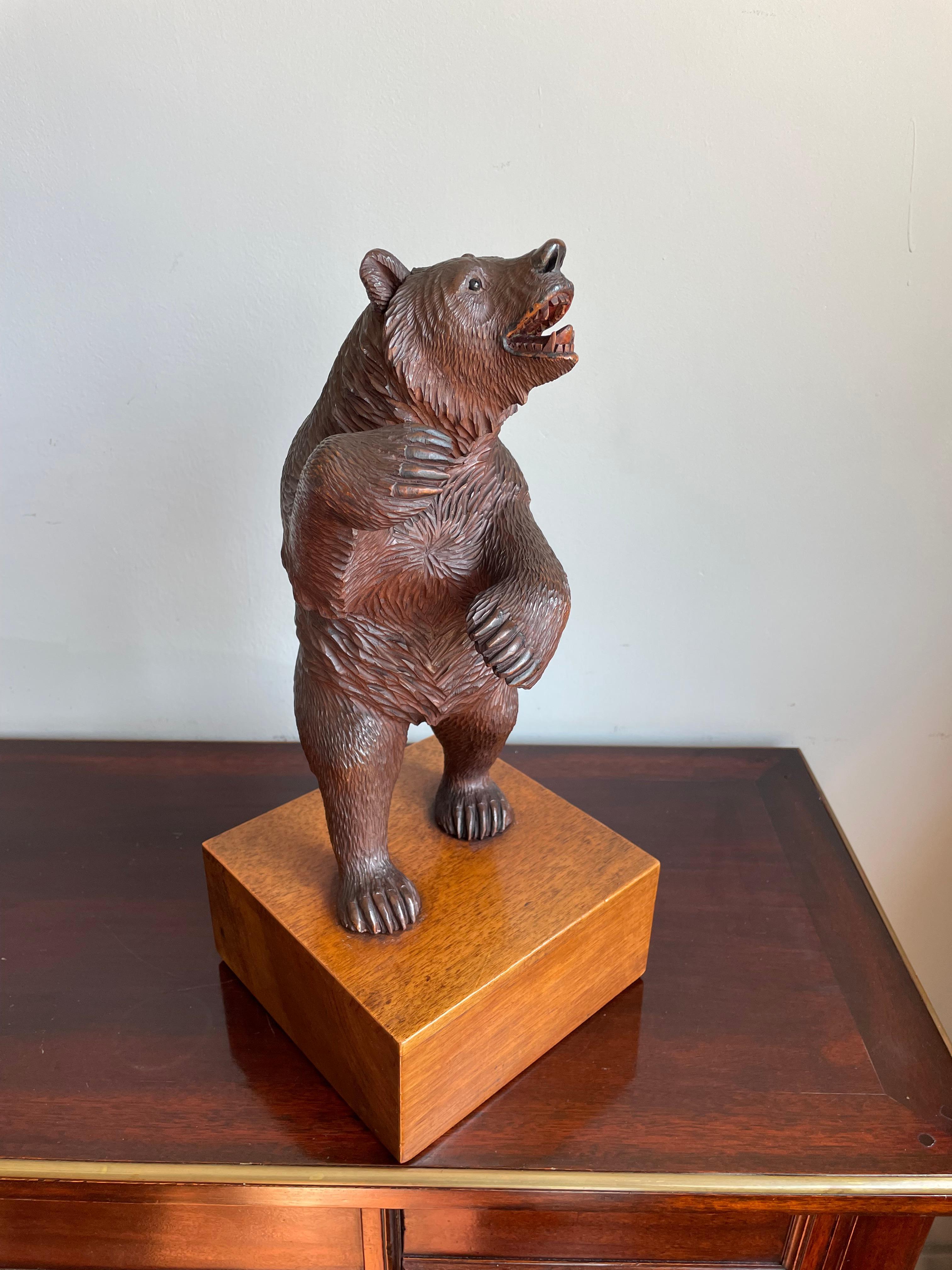 Incredible workmanship, antique bear sculpture on a nutwood base.

Most people on earth don't have a very good idea of who they are, nor what they really like and want. That often is also reflected in their interiors. Especially when it comes to
