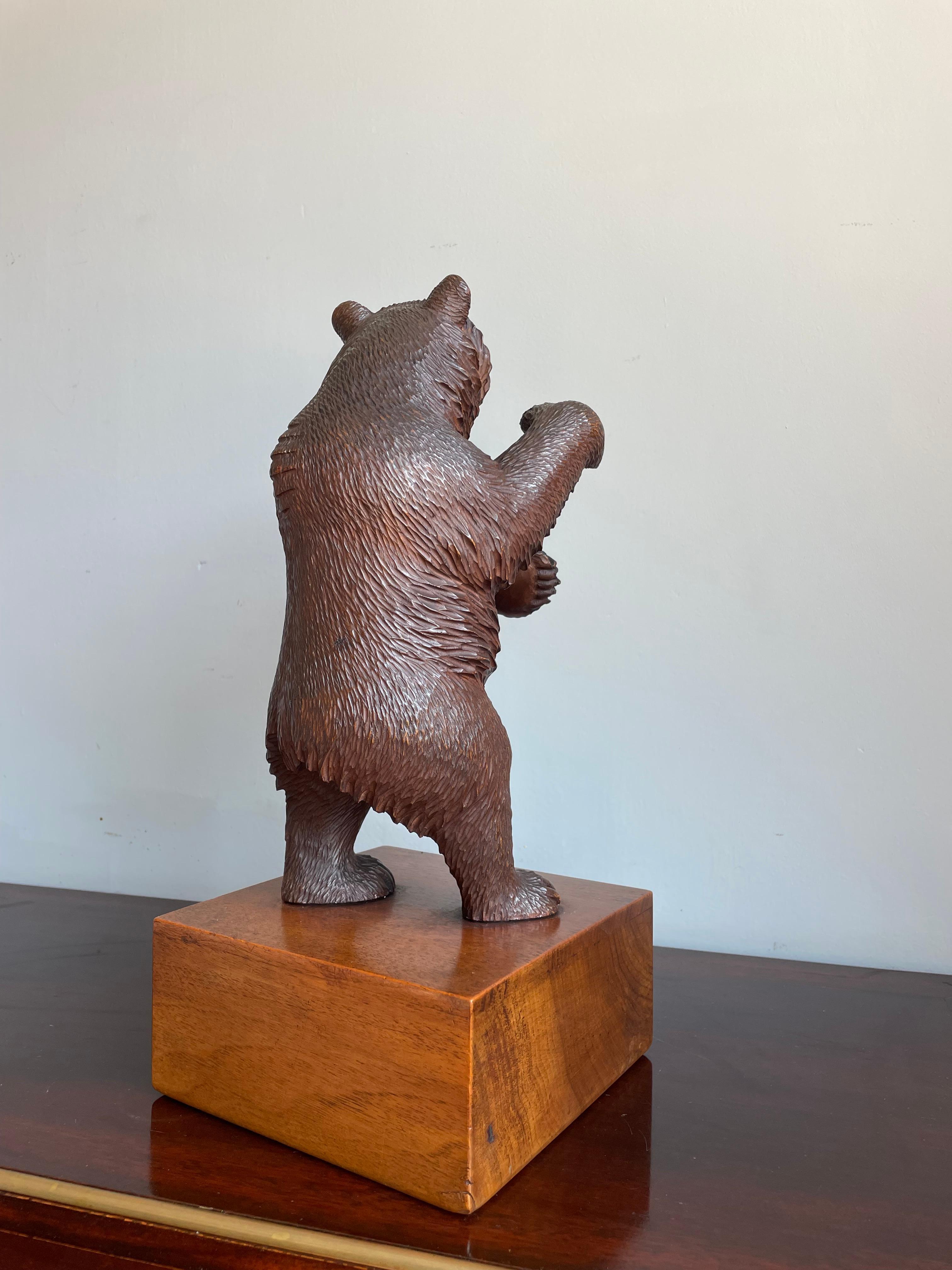 Antique Finer Quality Carved Black Forest Bear Sculpture / Striking Deskpiece In Excellent Condition For Sale In Lisse, NL