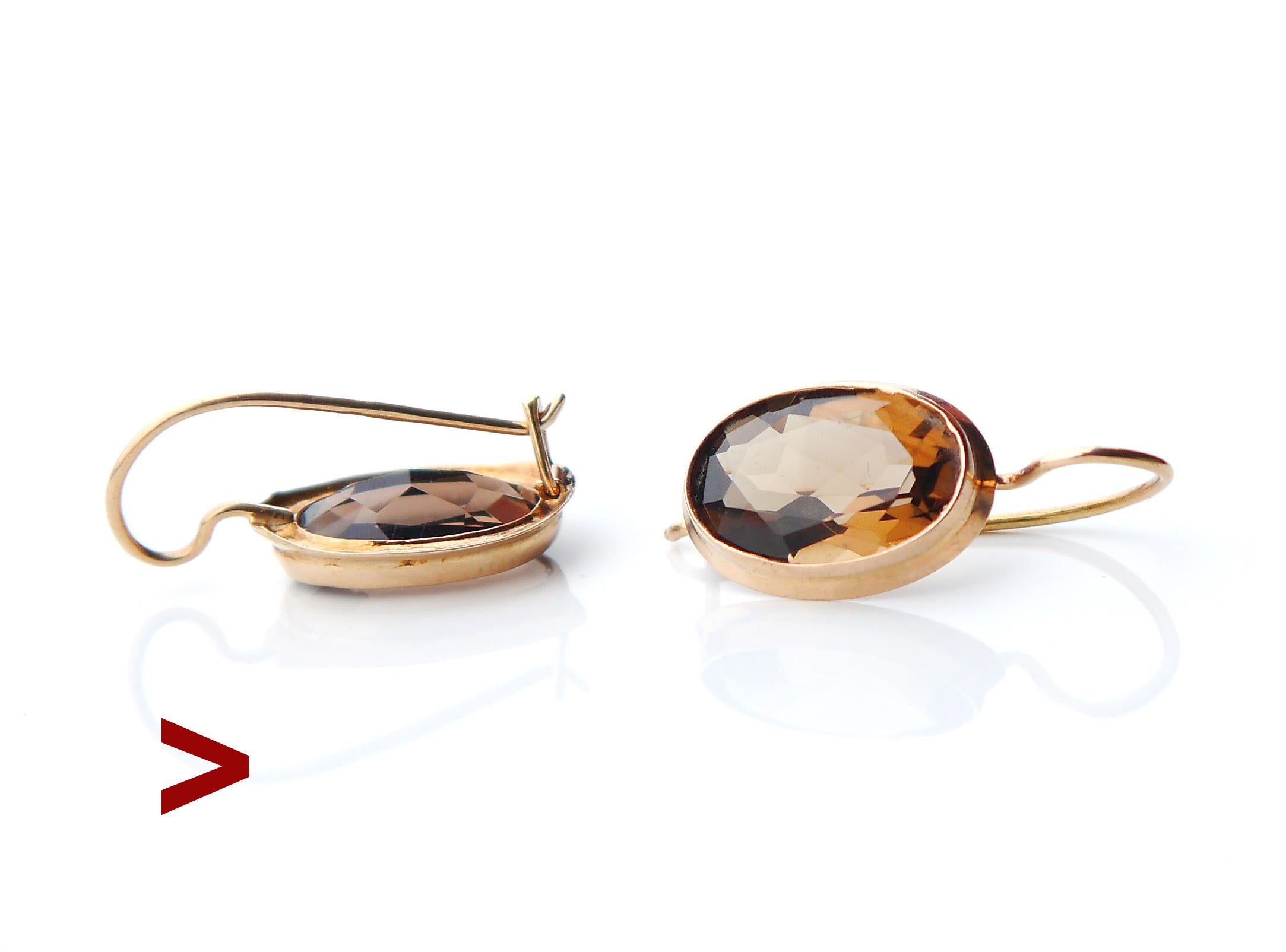 A pair of Finish dangles in 14K Rose Gold with oval cut Smoky quartz settings .

There are finish hallmarks on the wire. Marked 585 for 14K Gold. Maker's marks not clear, no date stamps
Circa 1920s -1950s

Size: Each earring is about 23 mm long