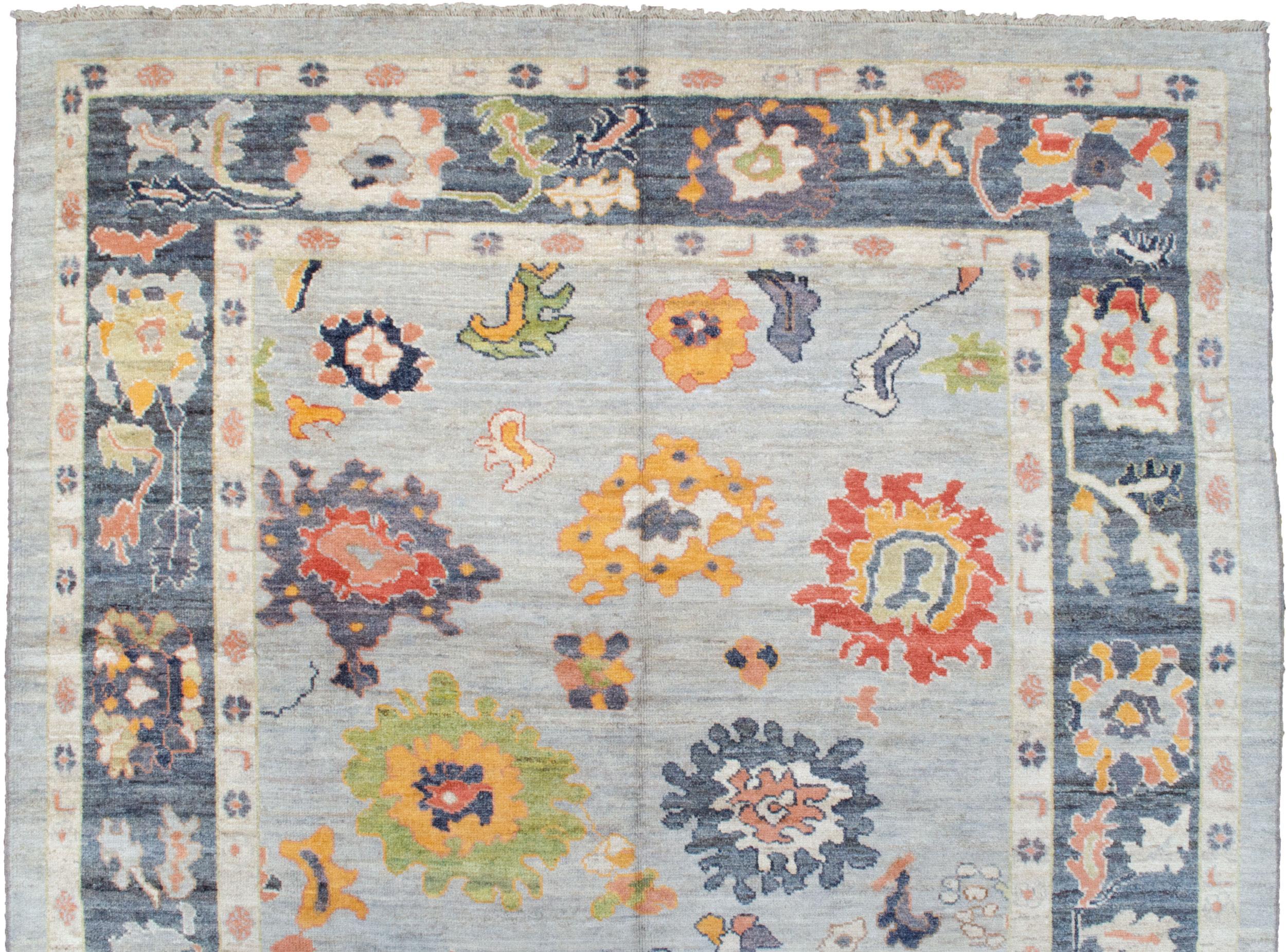Antiker, lackierter Ushak-Teppich 305x250cm (Gewebt) im Angebot