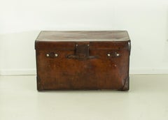 Ancienne malle en cuir Finnigans:: table basse