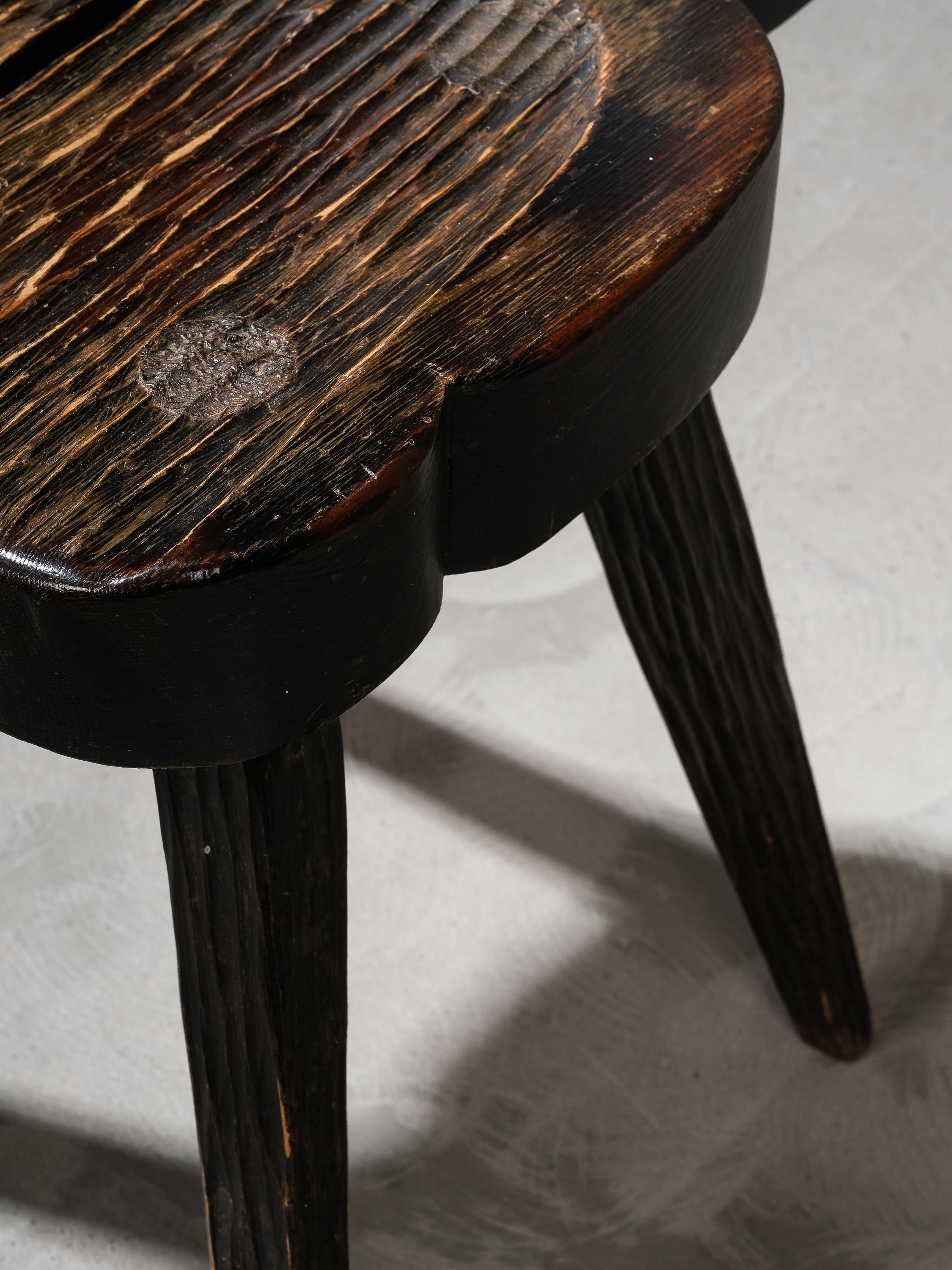 Silla de pino rústica finlandesa antigua de arte popular en venta 4