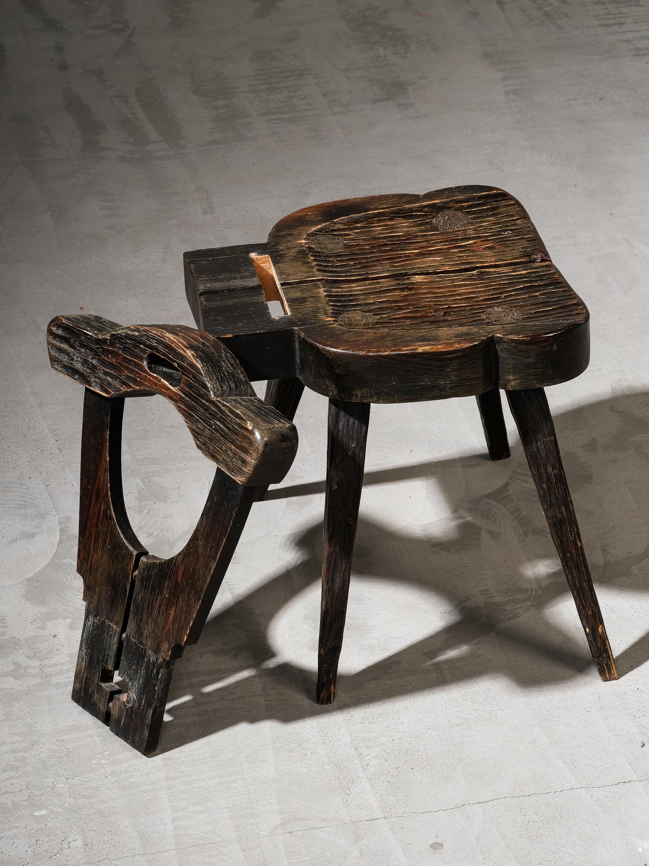 Silla de pino rústica finlandesa antigua de arte popular en venta 9