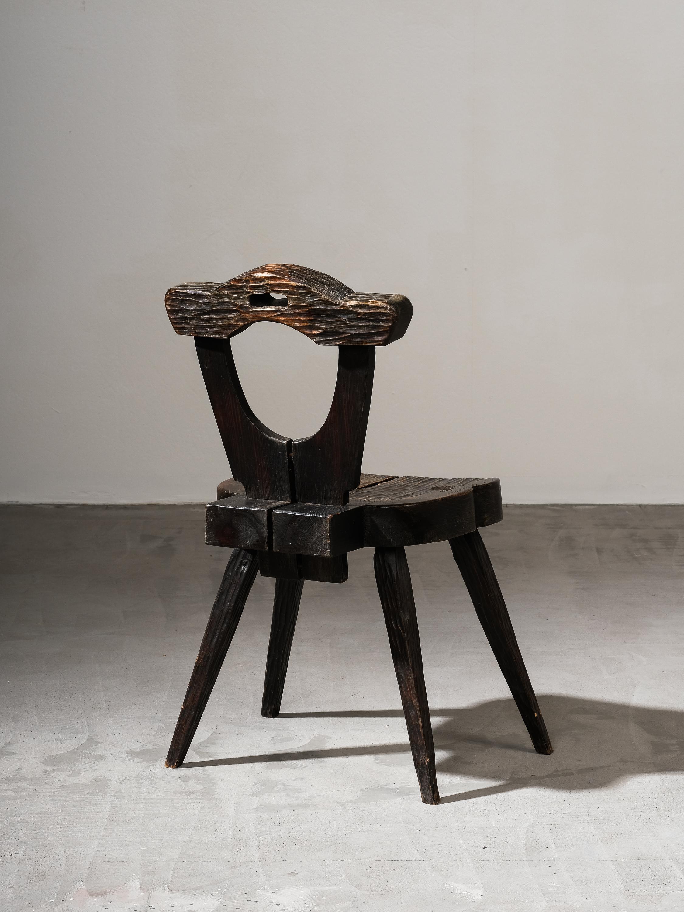 Silla de pino rústica finlandesa antigua de arte popular en venta 12