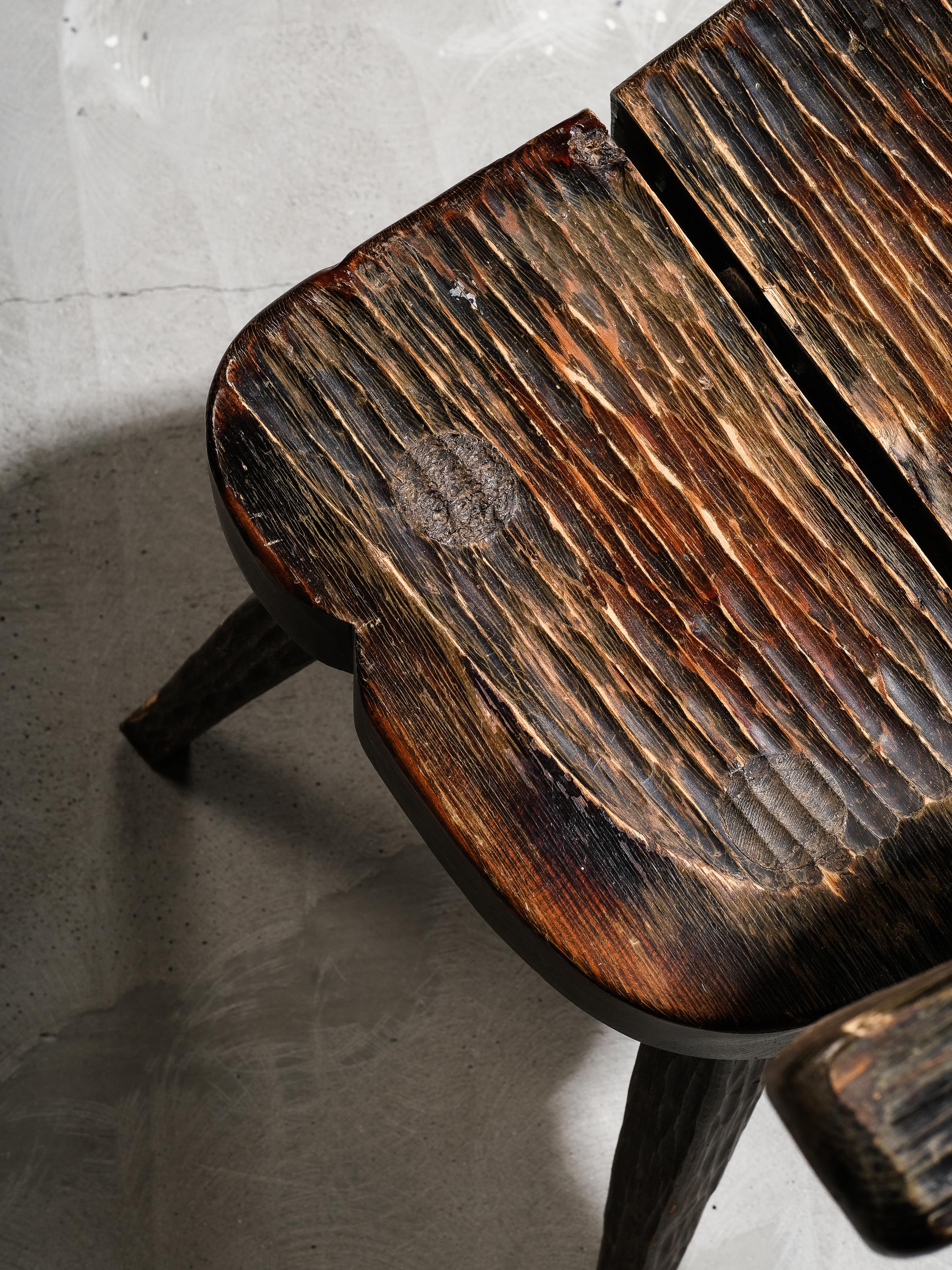 Silla de pino rústica finlandesa antigua de arte popular en venta 1