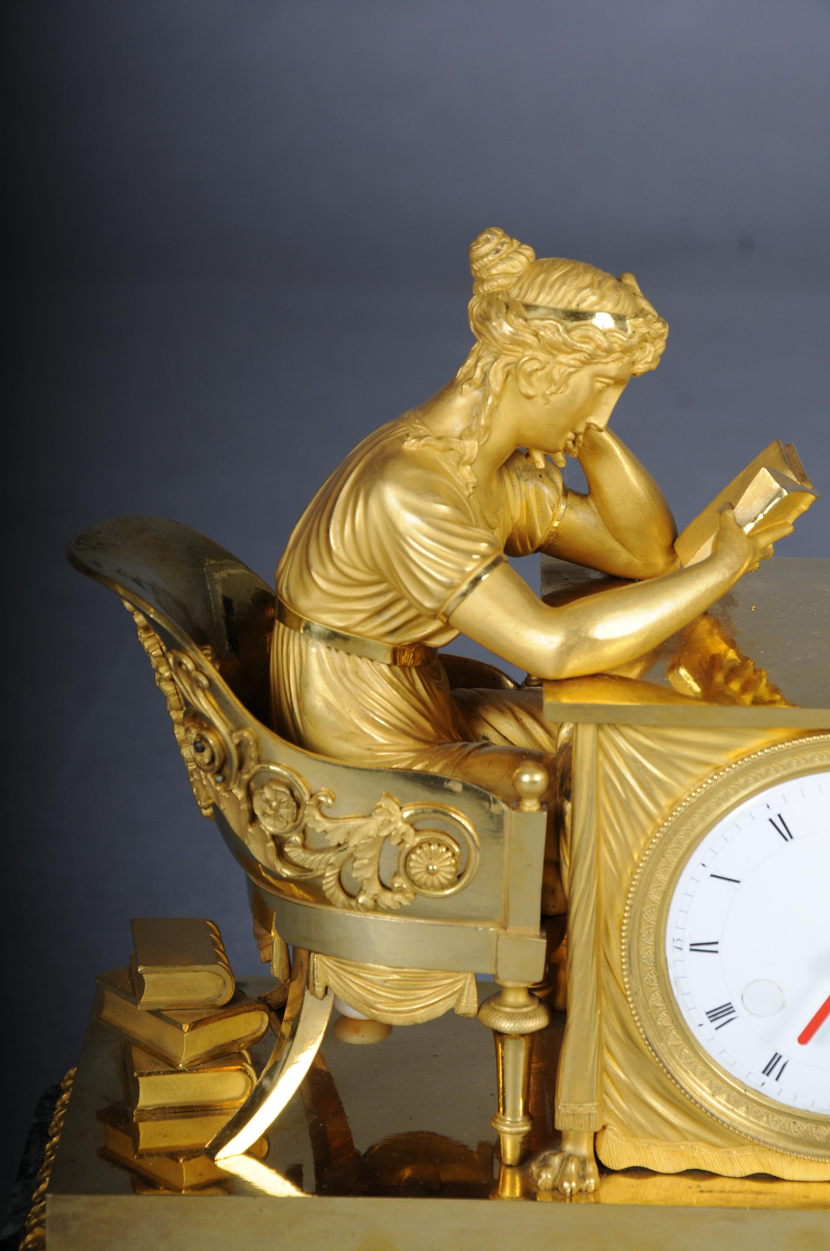 Antique fire-gilt Empire mantel clock, circa 1805, Paris. Masterpiece

Solid bronze, extremely finely chiseled and gilded. Depicting a seated lady on a neoclassical saber chair with Empire decorations at the table, which represents the clock case.
