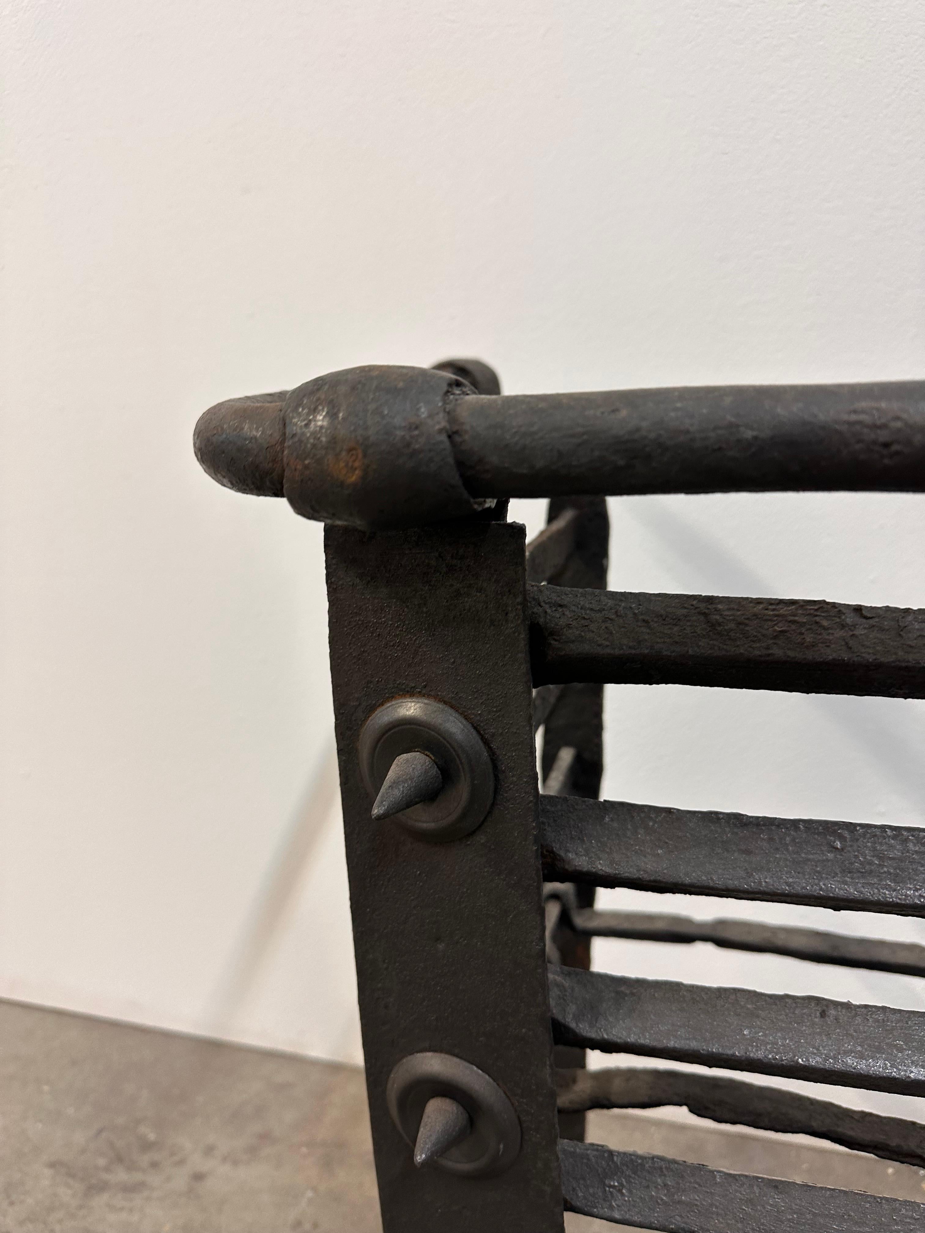 Fer forgé Grille de foyer / panier antique, 17ème siècle hollandais en vente