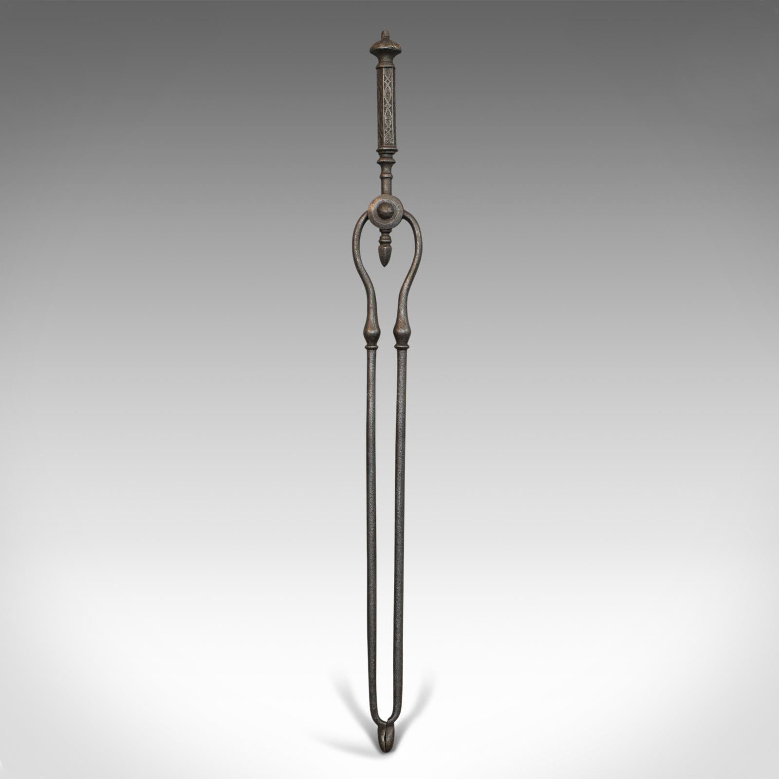 Antique Fire Kerb:: Companion Tongs:: English:: Iron:: Fireside Set:: Victorian:: 1850 en vente 3