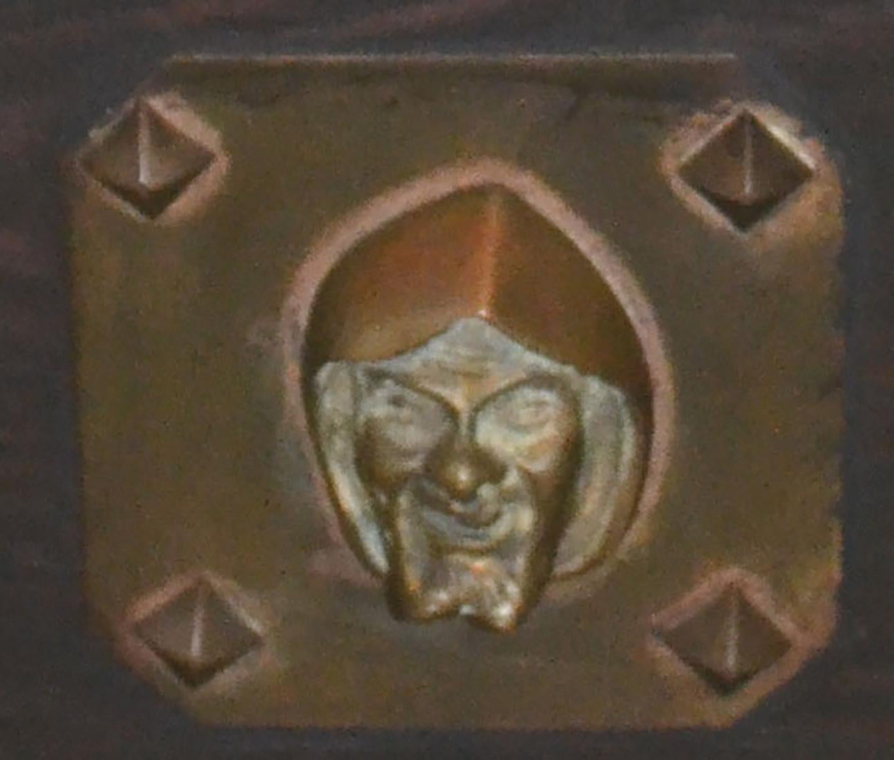 Fait main Boîte à feu ou à charbon ancienne avec poignées médiévales en bronze en forme de tête de bouffon en vente
