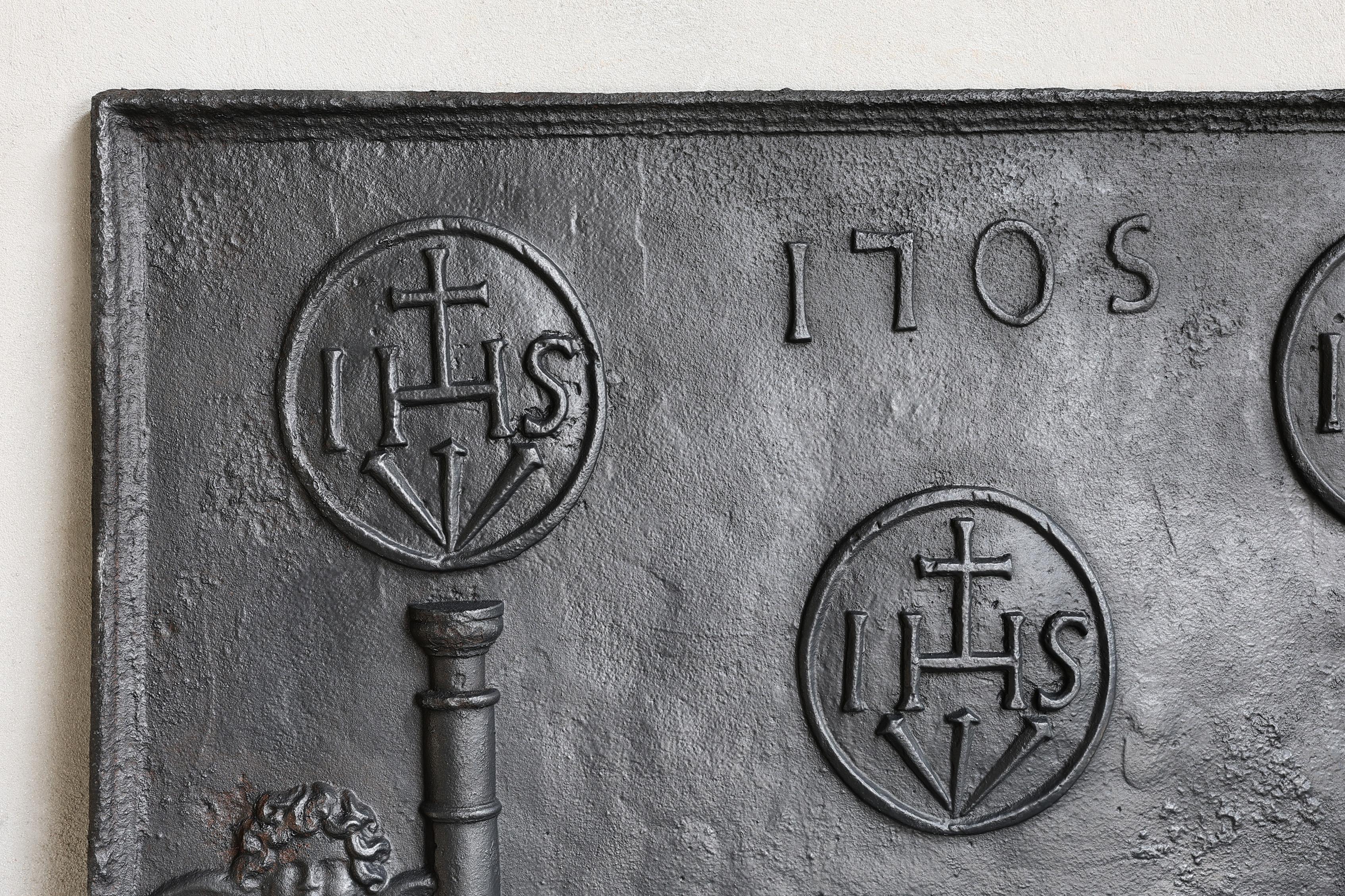 Autre Plaque de cheminée ancienne - IHS - Monumental en vente