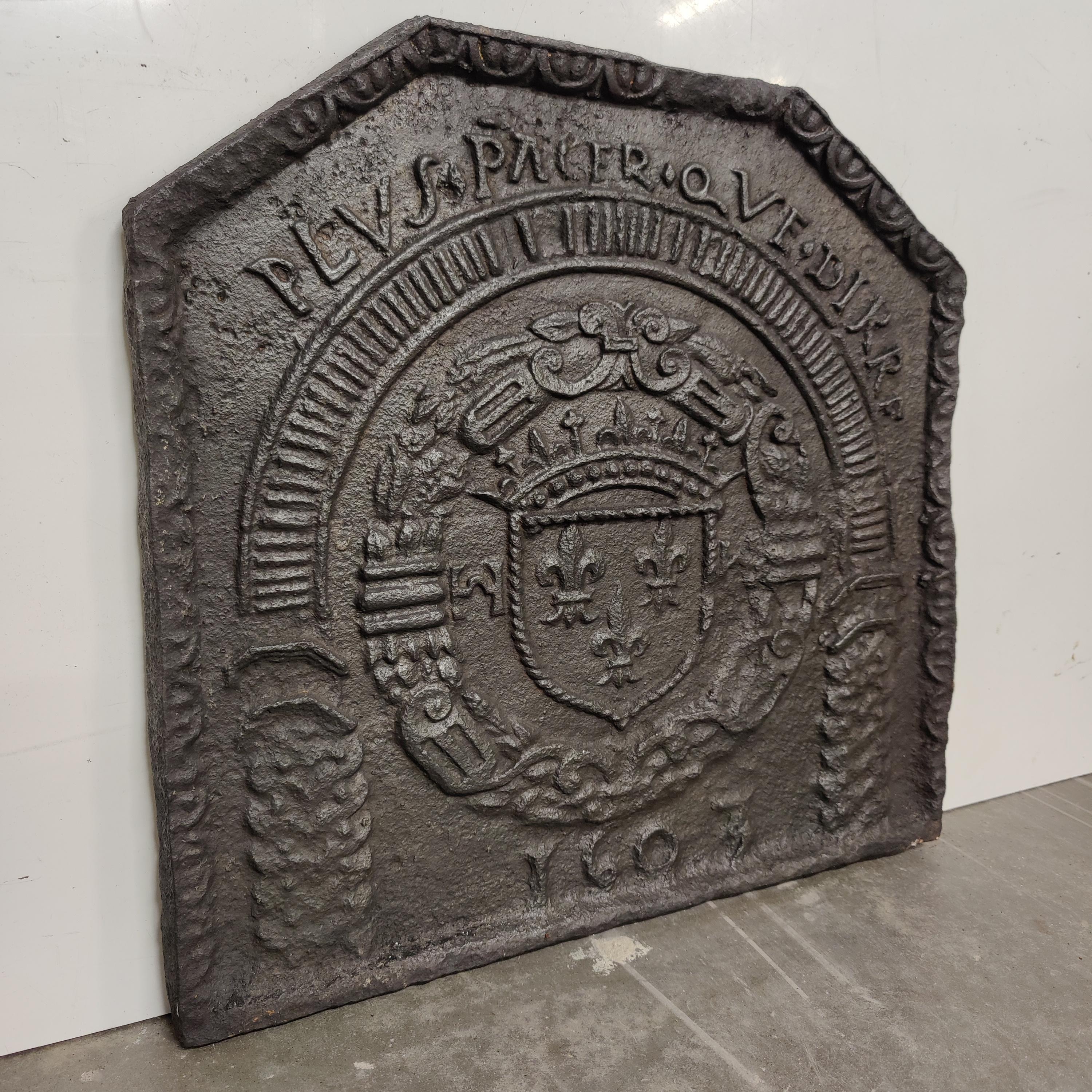 Antique Fireback / Backsplash, Coat of Arms Dated 1603 In Fair Condition For Sale In Haarlem, Noord-Holland