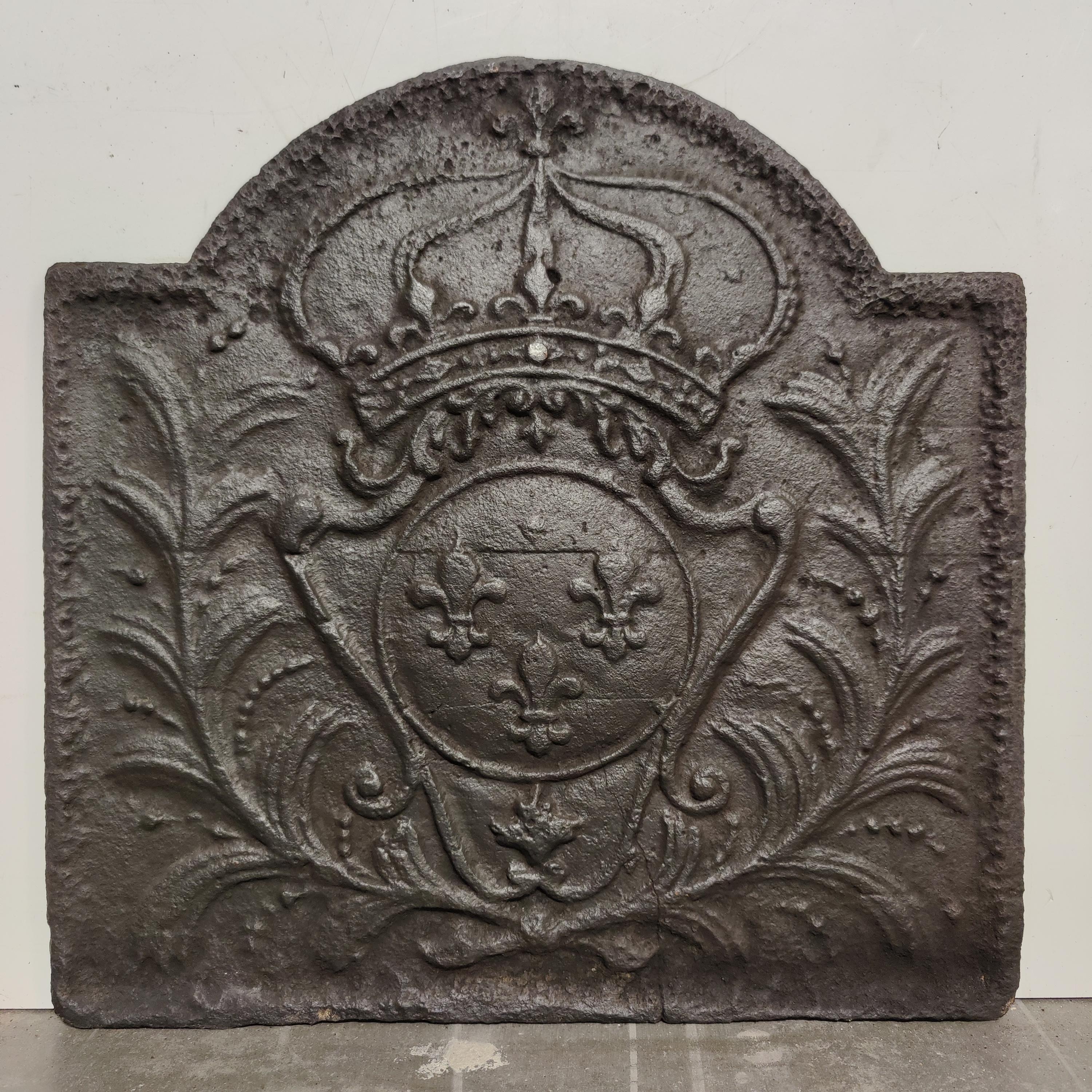 Antique fireback / backsplash, coat of arms house bourbon.

Nice cast iron antique fireback displaying the coat of arms of House Bourbon.
A European dynasty of French origin, a branch of the Capetian dynasty, the royal House of France.

Very