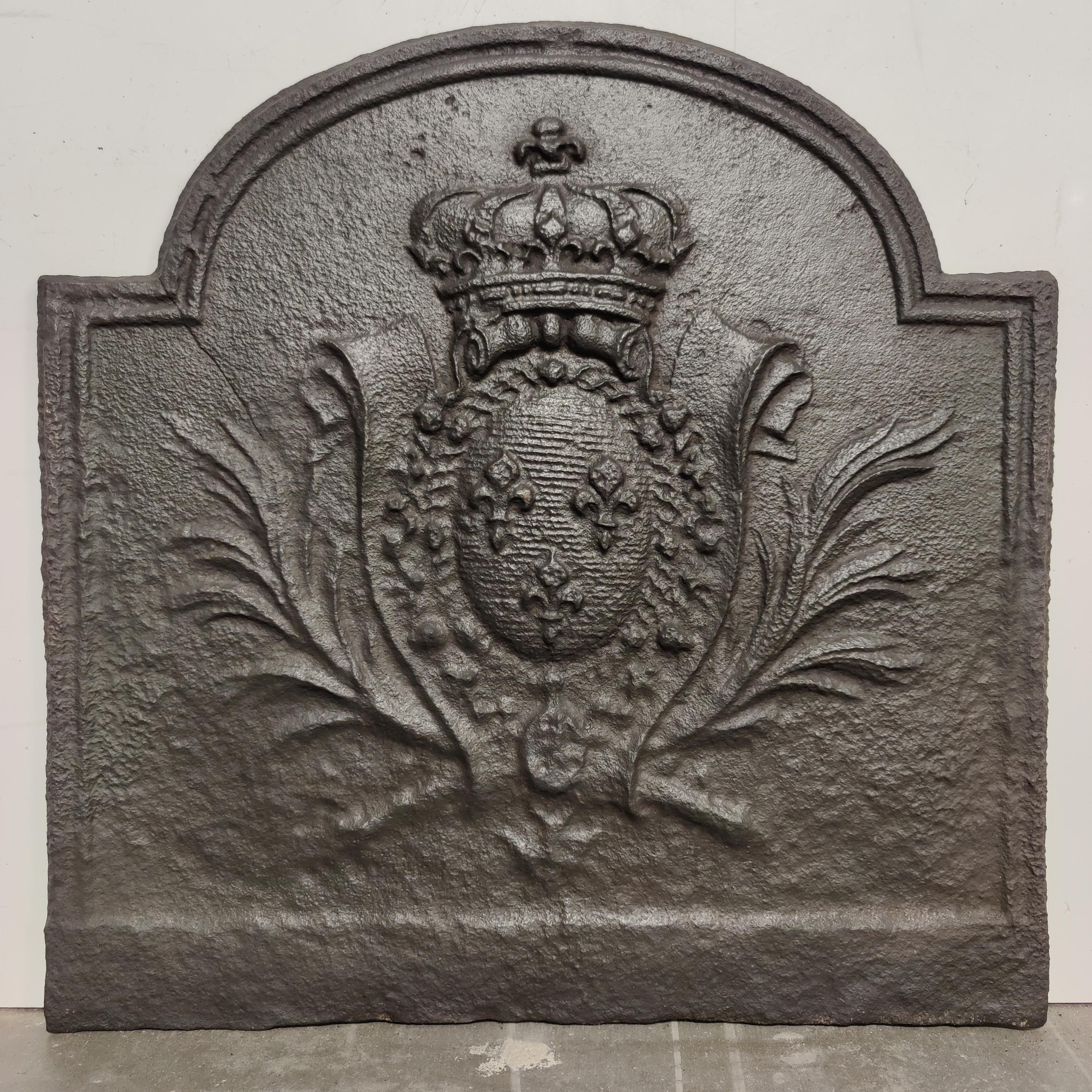 Antique fireback / backsplash, Coat Of Arms House Bourbon.

Nice cast iron antique fireback displaying the coat of arms of House Bourbon.
A European dynasty of French origin, a branch of the Capetian dynasty, the royal House of France.
Great