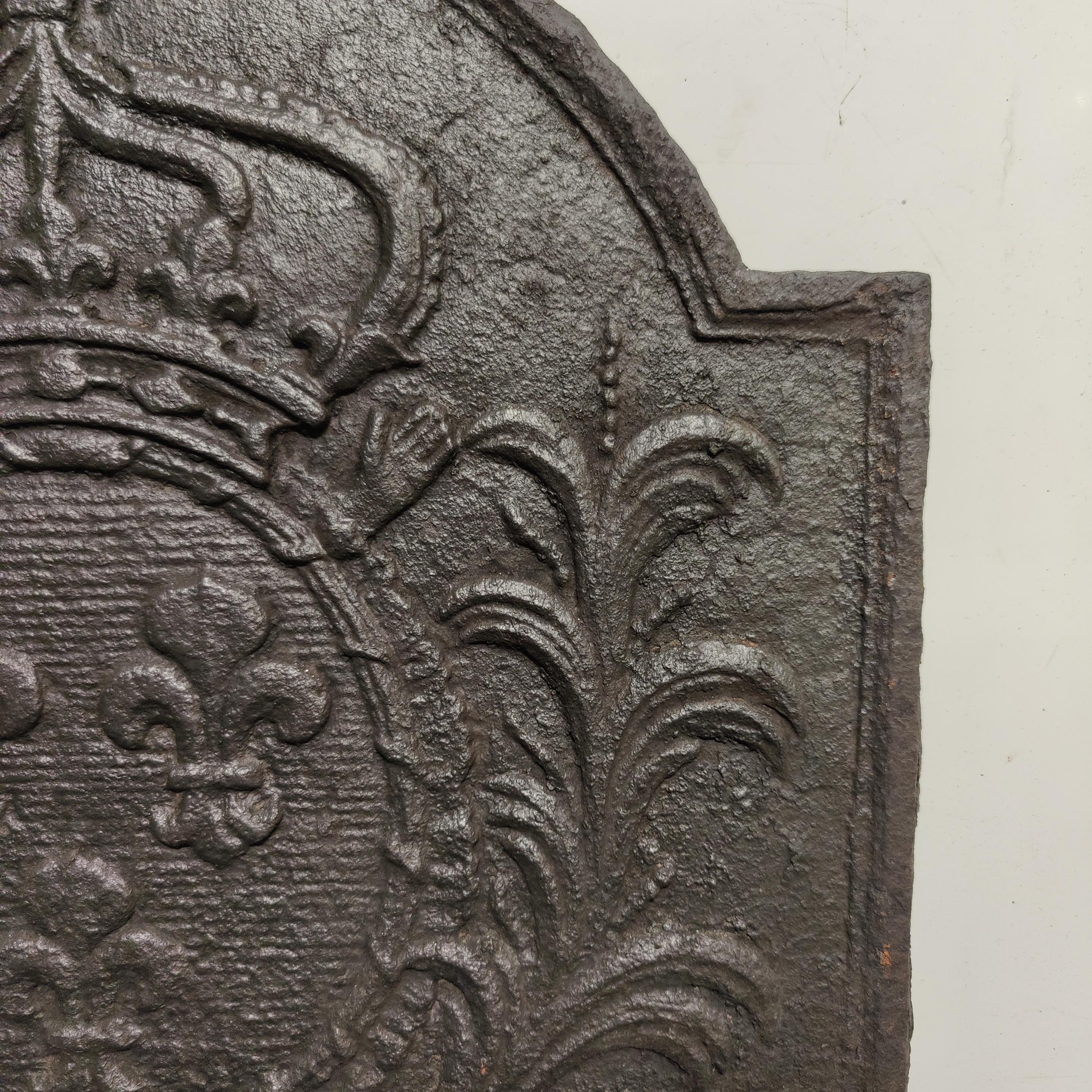 Antique Fireback / Backsplash, Coat of Arms House Bourbon In Good Condition In Haarlem, Noord-Holland