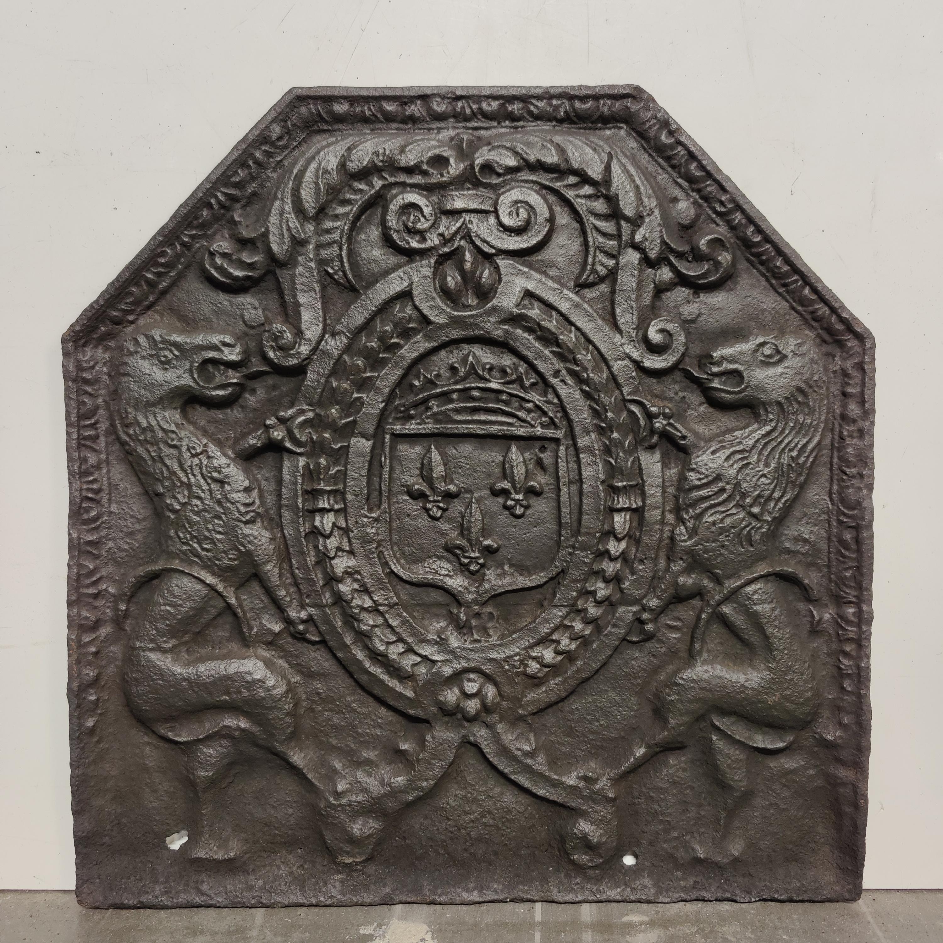 Antique fireback / backsplash, coat of arms lions.

Nice square cast iron antique fireback displaying a the coat of arms with two lions.
Great condition, can be used in a real gas or log fire.
Very decorative piece.

49 lbs / 22 kg.


 