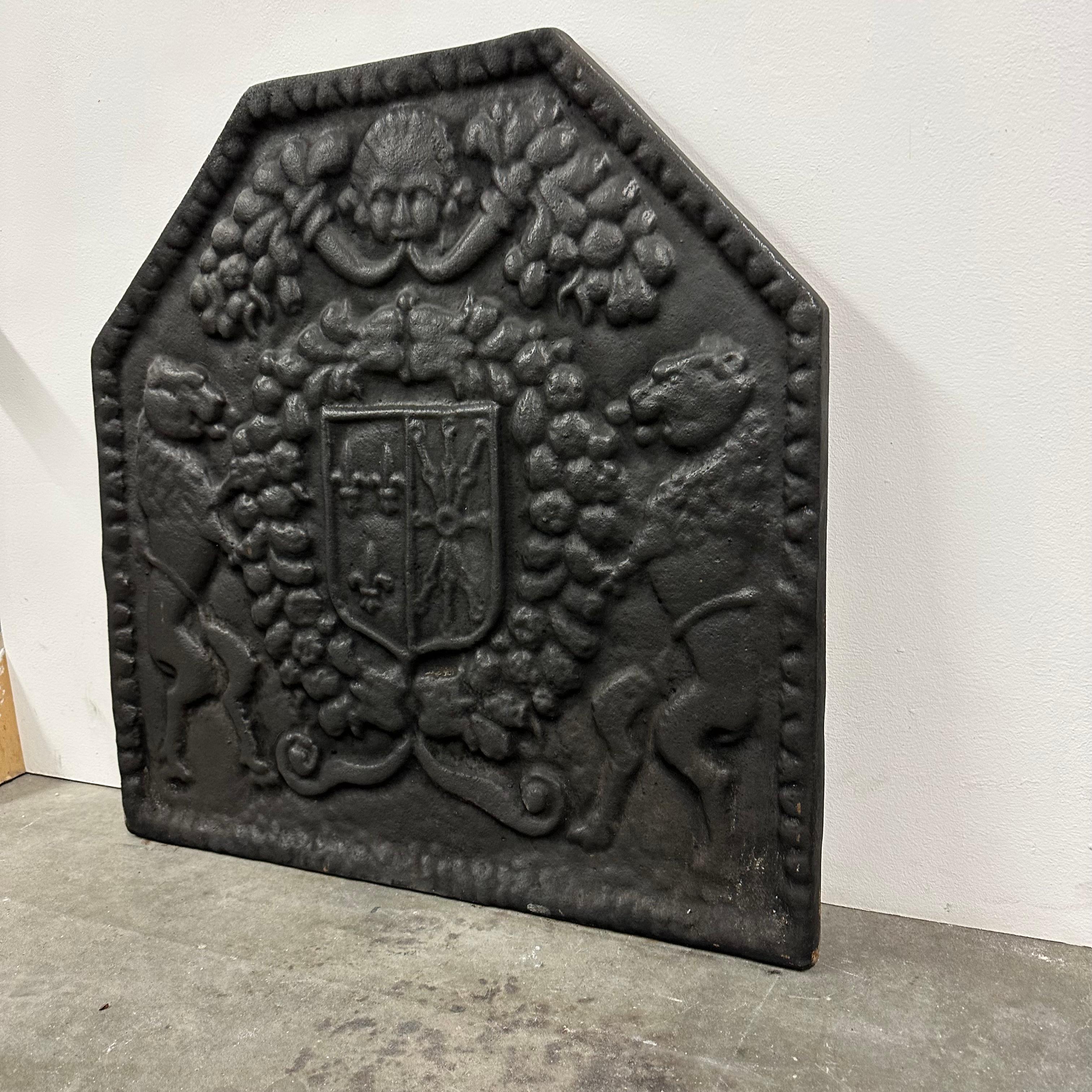 An very nice thick casted antique fireback / backsplash.
Nice decorative fireback with the Arms of France and Navarre held by two lions.

Superb quality, great piece.