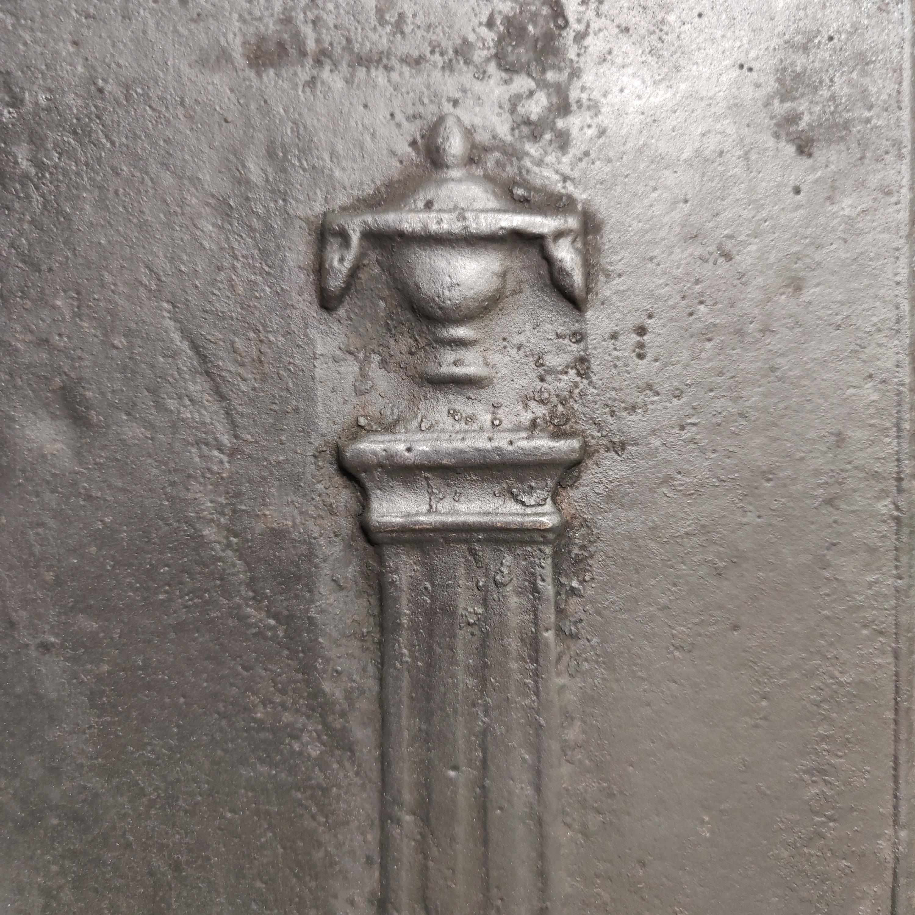 Antique Fireback / Backsplash, Pillars of Freedom In Fair Condition In Haarlem, Noord-Holland