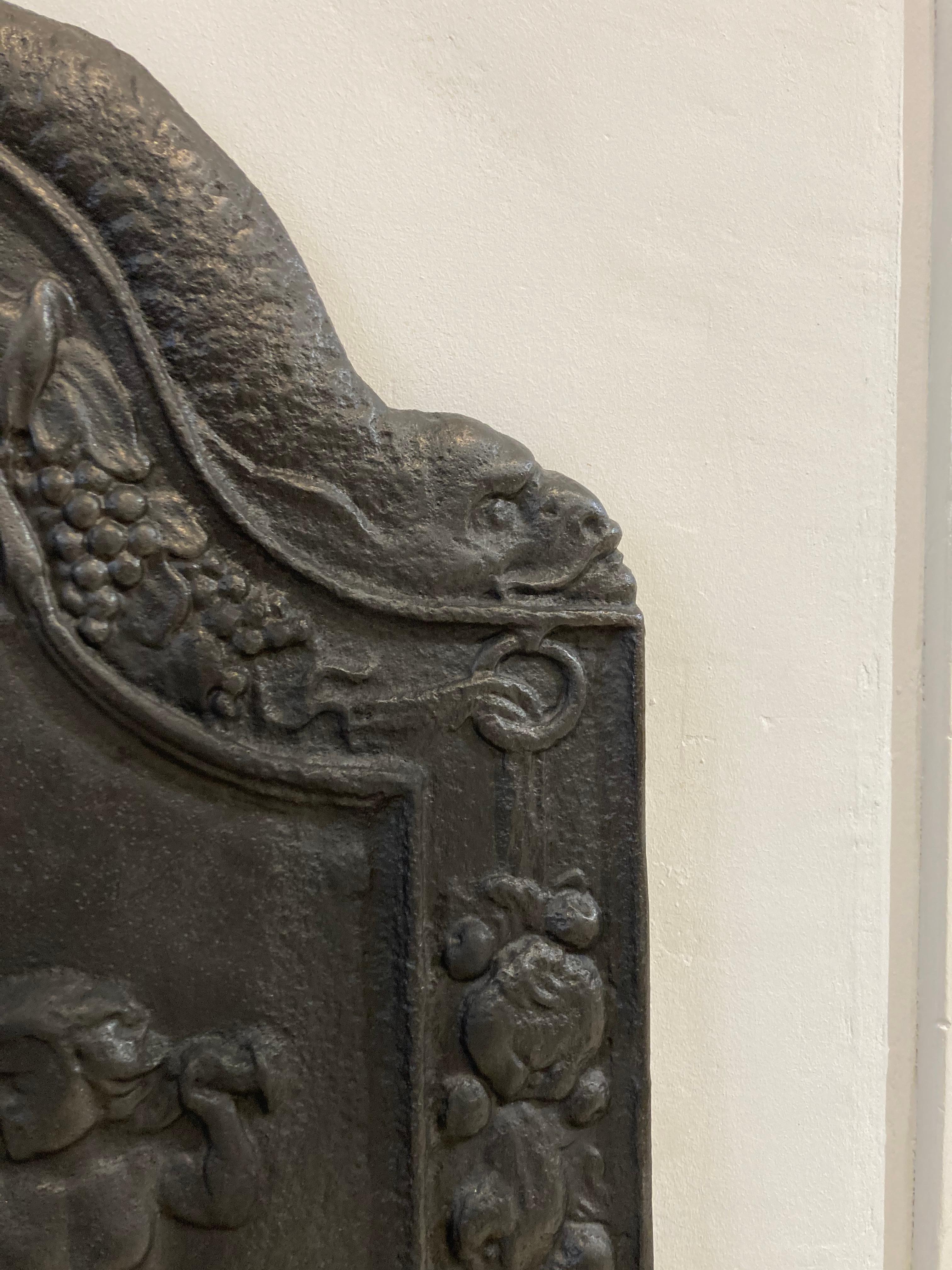 Antike antike Kaminplatte / Rückwand mit Poseidon-Druck (Europäisch) im Angebot