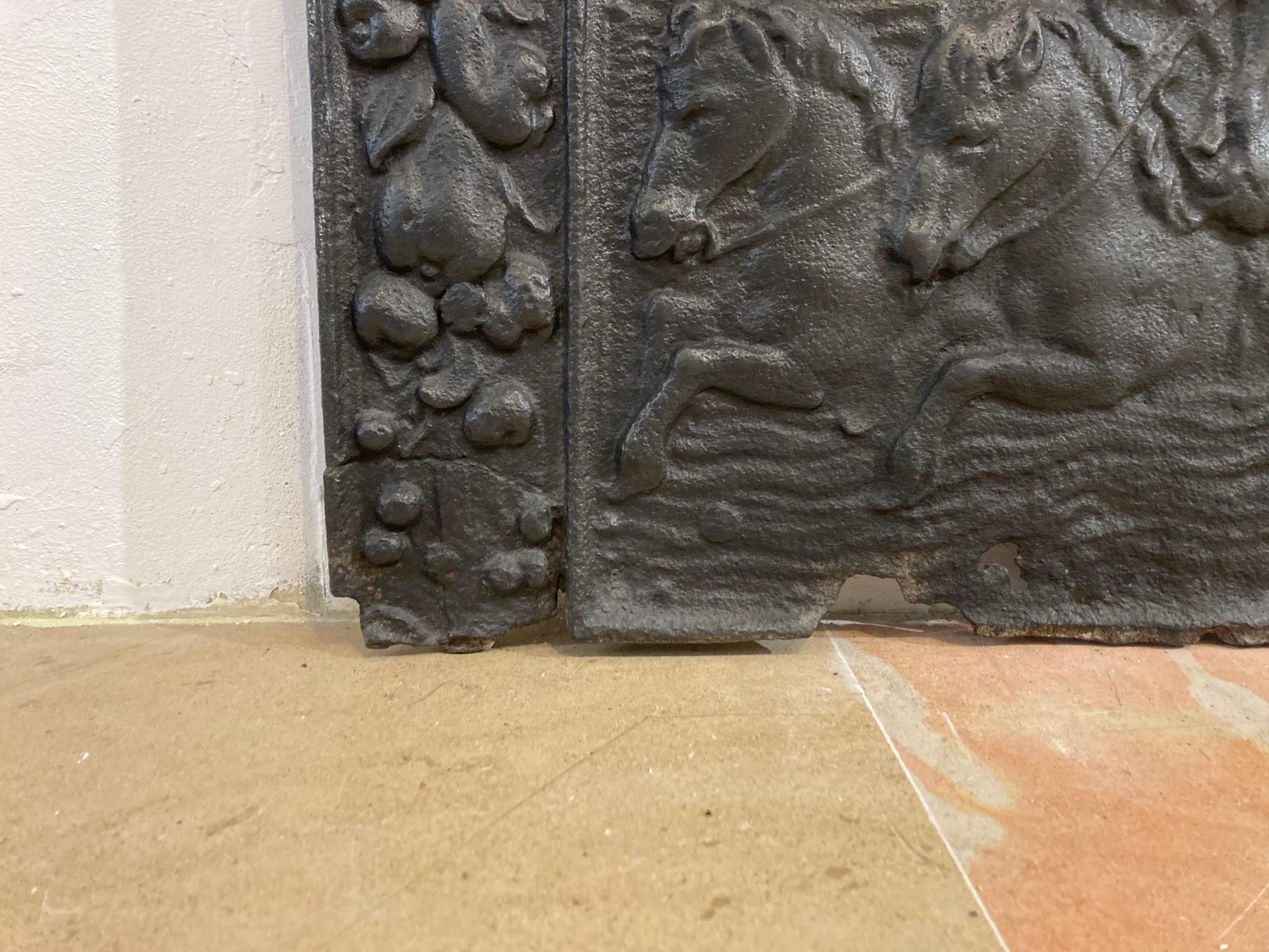 Antike antike Kaminplatte / Rückwand mit Poseidon-Druck (Eisen) im Angebot