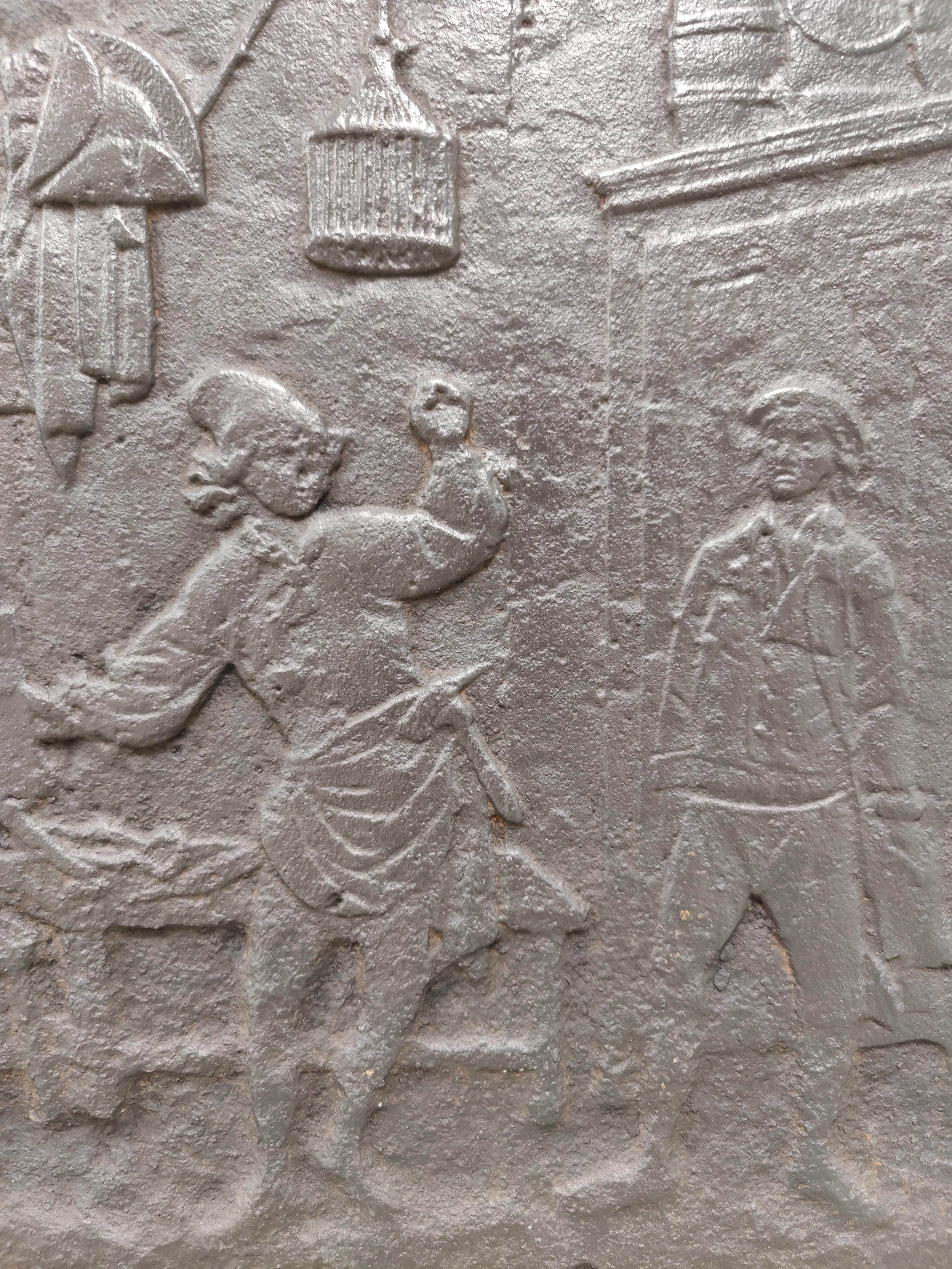 Antiker antiker Kaminschirm / Rückwand, zwei Männer sprechen (Französisch) im Angebot