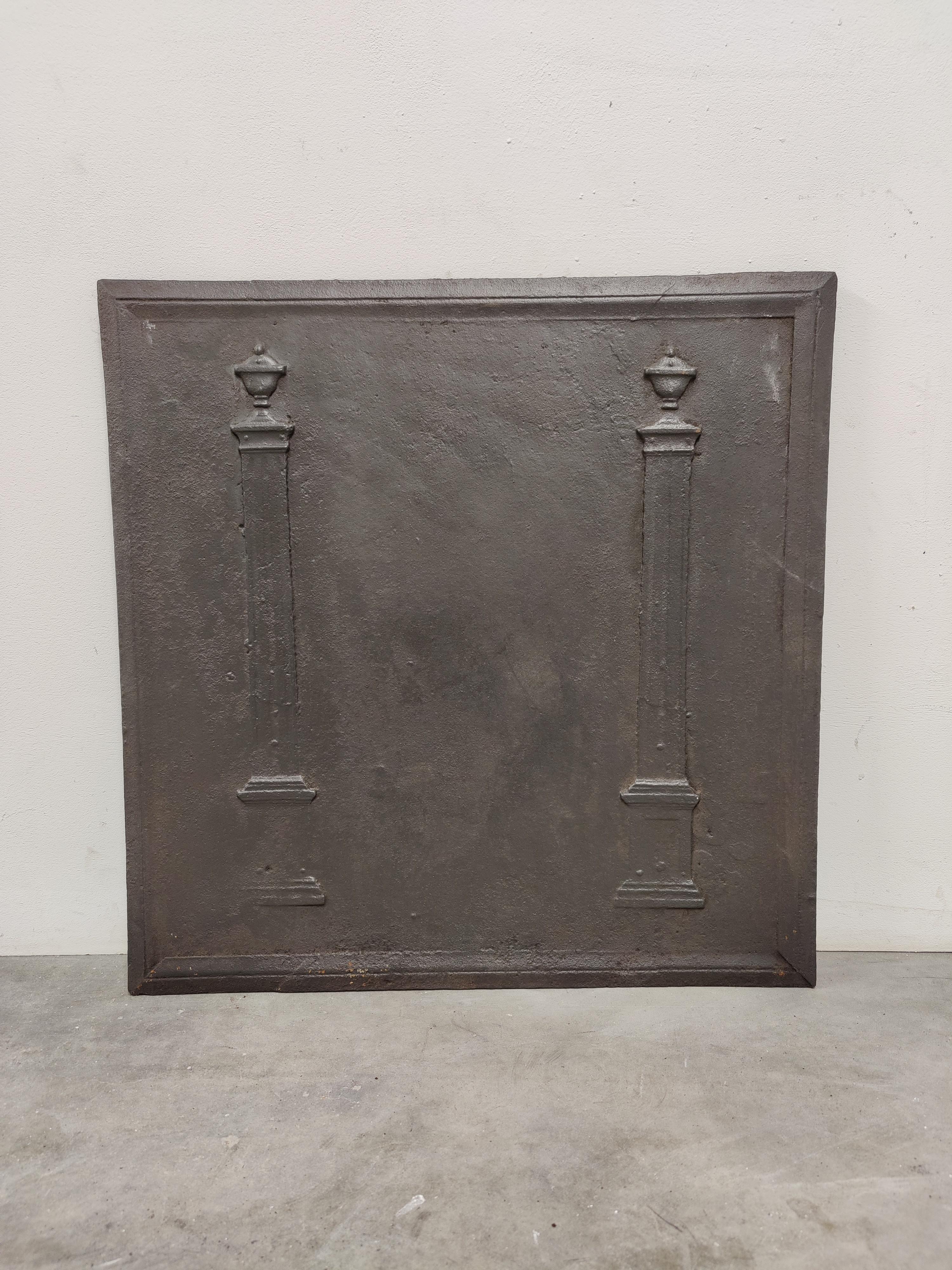 Antique fireback / backsplash with two architectural pillars.

Nice square cast iron antique fireback displaying two pillars.
Great condition, can be used in a real gas or log fire.
Very decorative piece.
75 lbs / 34 kg.
 
 
    