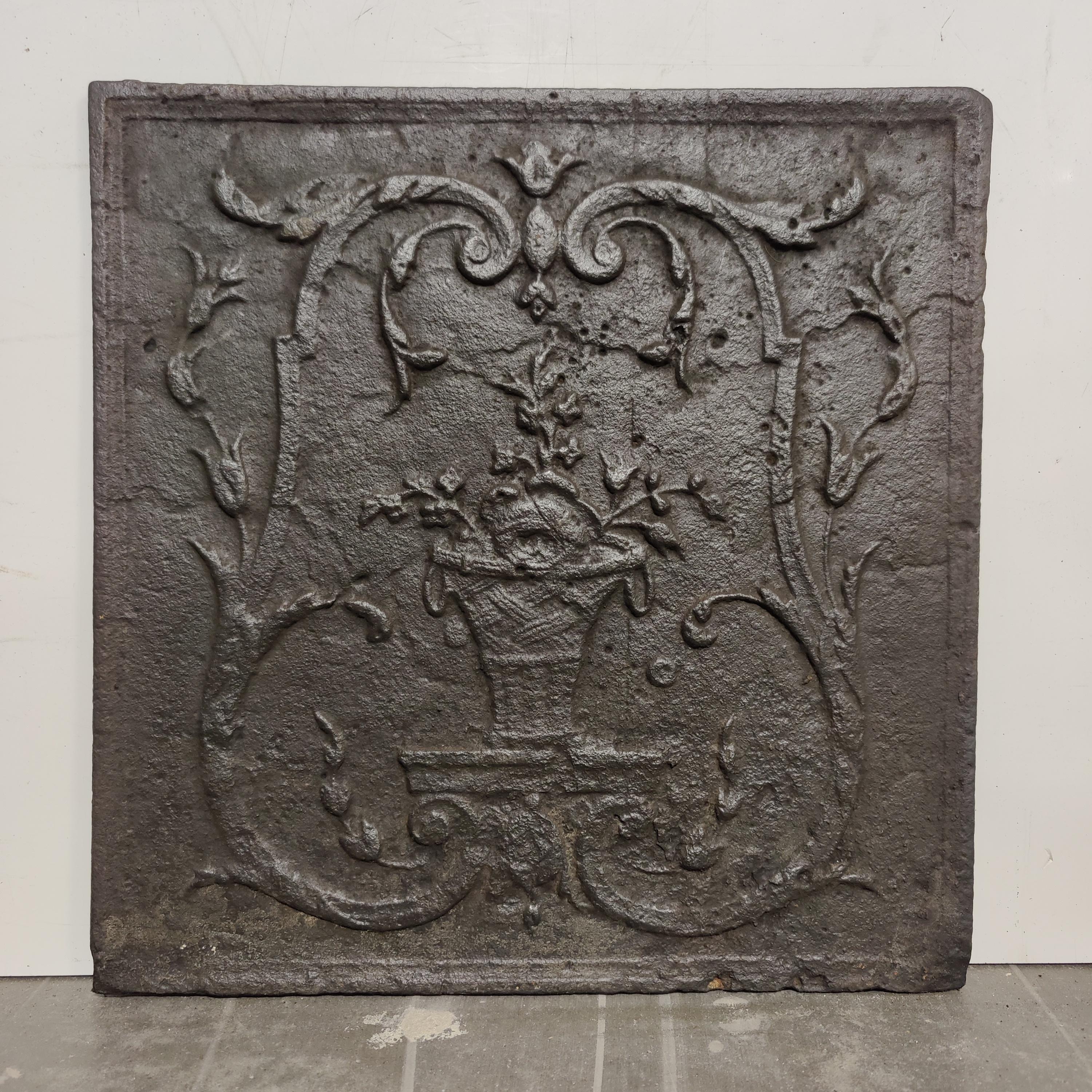 Antique fireback / backsplash, vase with flowers.

Nice square cast iron antique fireback displaying a vase with flowers.
Great condition, can be used in a real gas or log fire.
Very decorative piece.

27 lbs / 12 kg.


  