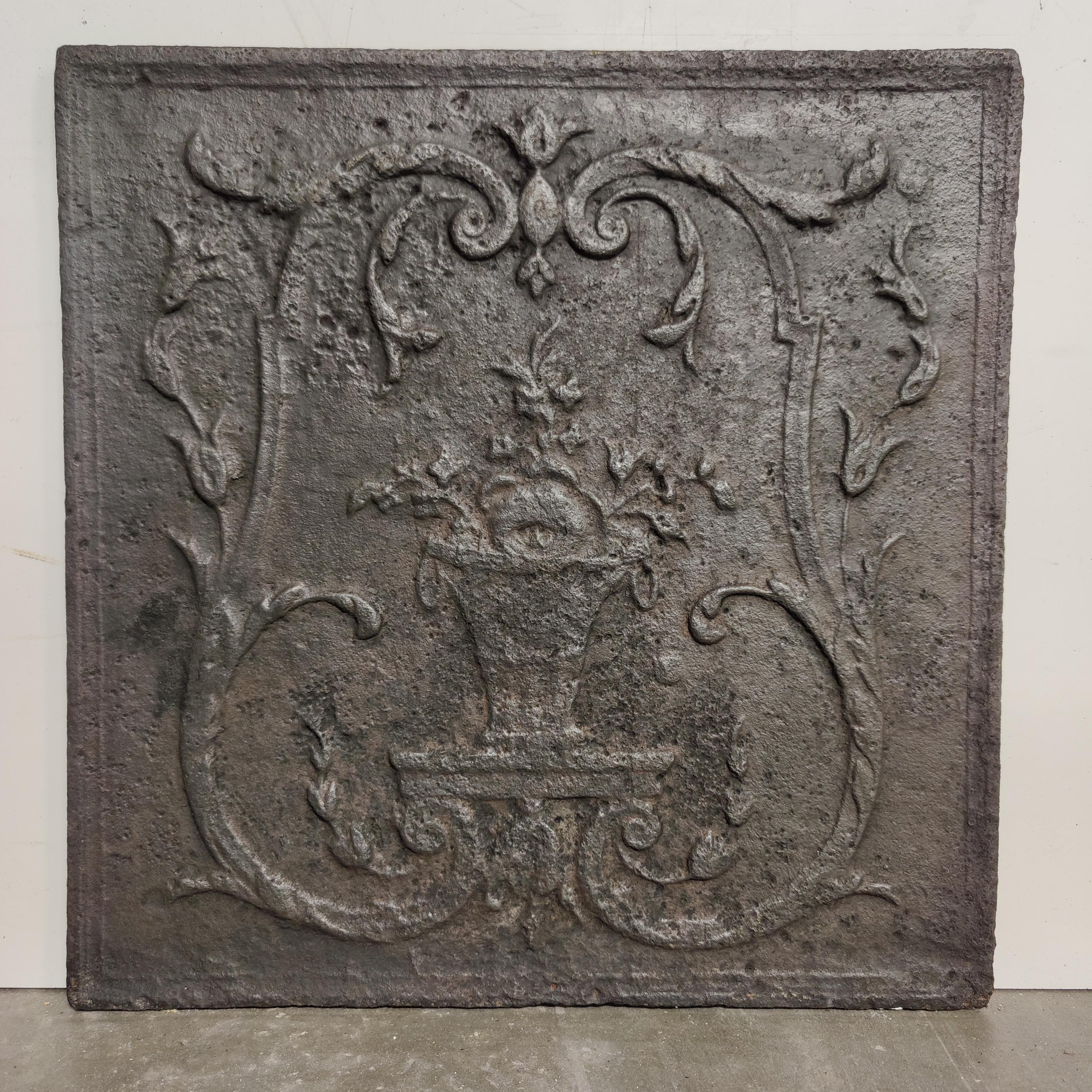 Antique fireback / backsplash, vase with flowers.

Nice square cast iron antique fireback displaying a vase with flowers.
Great condition, can be used in a real gas or log fire.
Very decorative piece.

29 lbs / 13 kg.

 
 