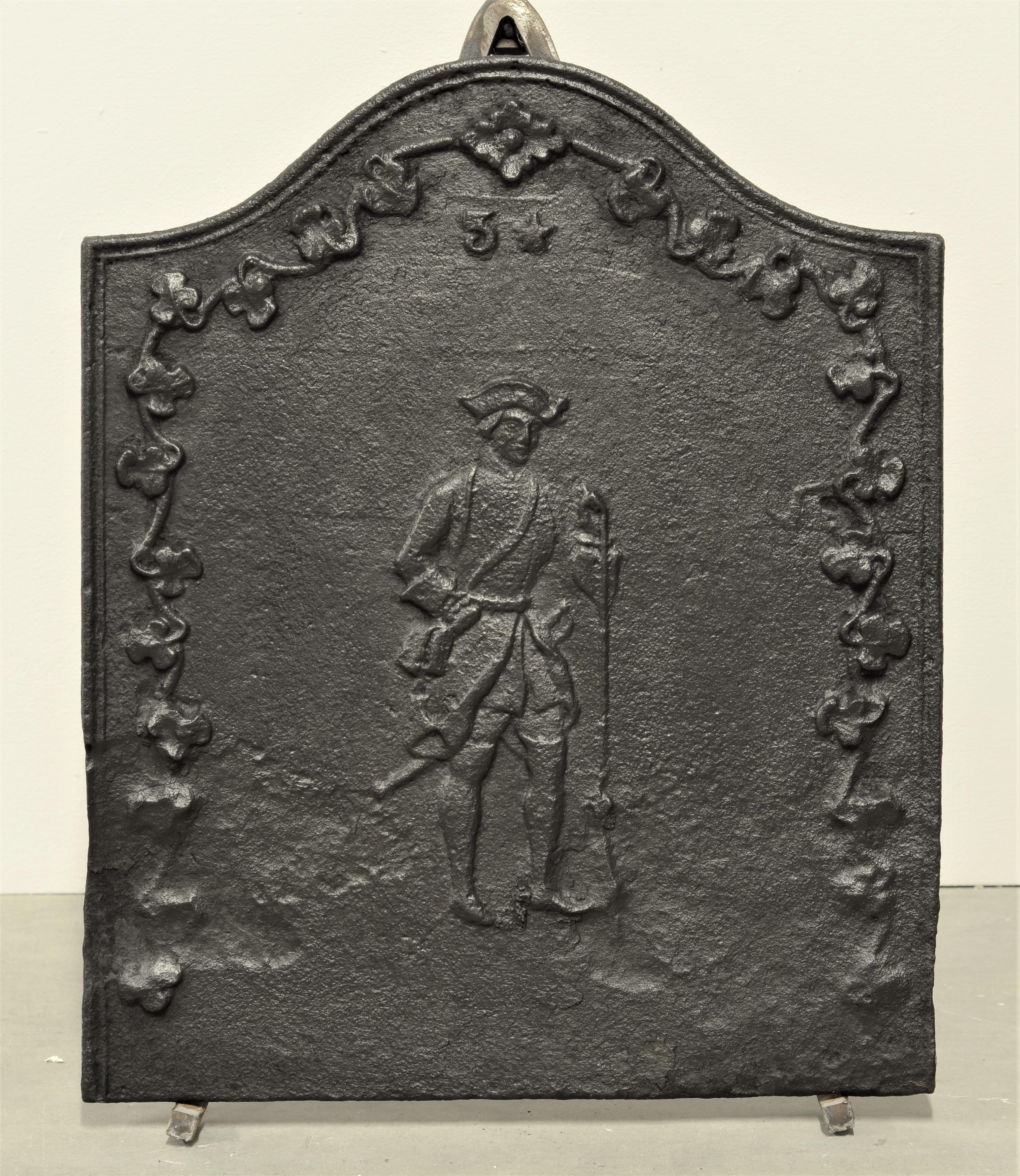 A nice sized cast iron fireback showing a three star commander surrounded with clovers.
Great original patina, nice condition.


Ready to be installed in a real fire of as backsplash.
 