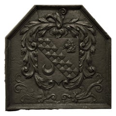 Antiker Kaminschirm oder Backsplash mit Wappen
