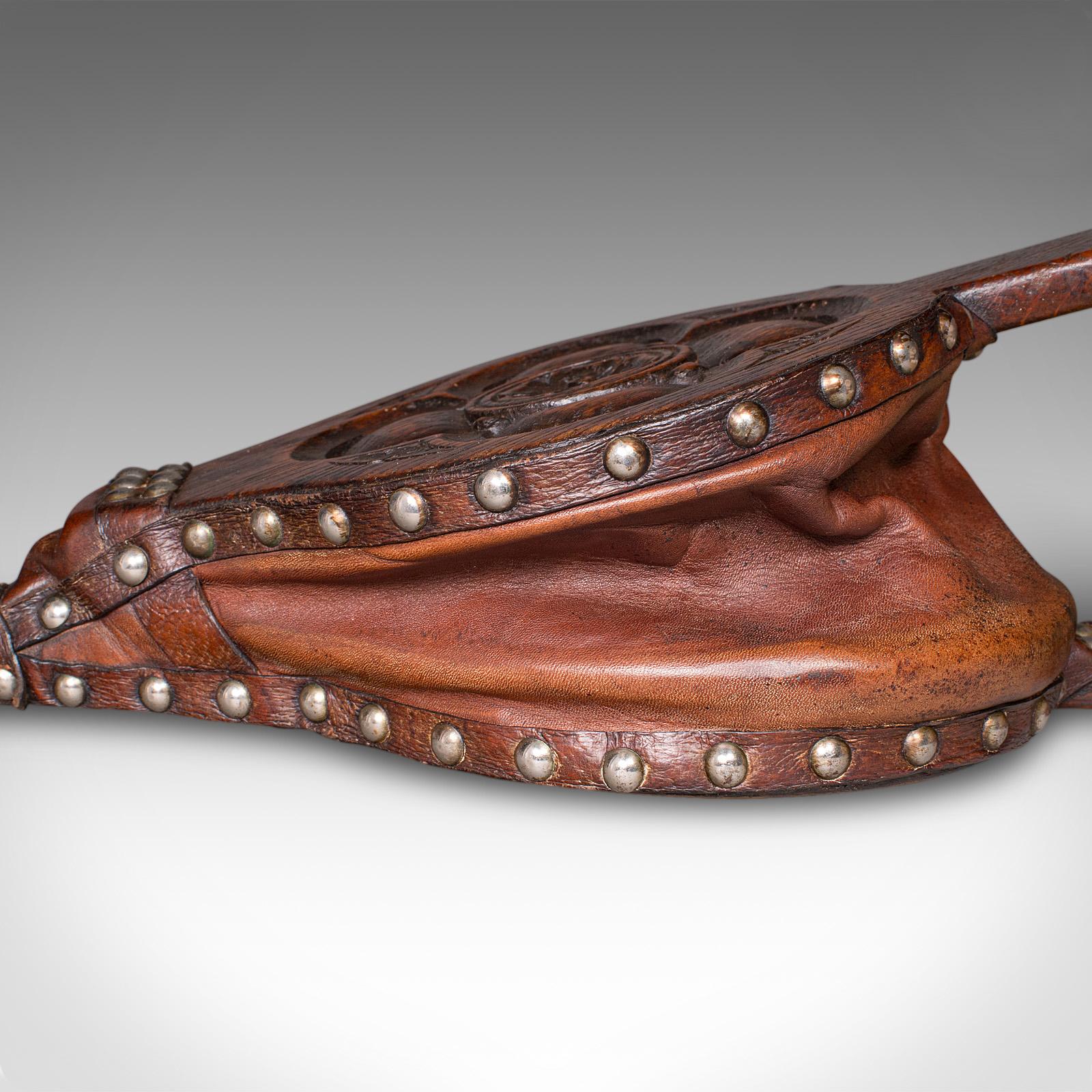 Antico Bellows per caminetto, inglese, quercia, cuoio, strumento per il fuoco, vittoriano, C.C. 1880 in vendita 3