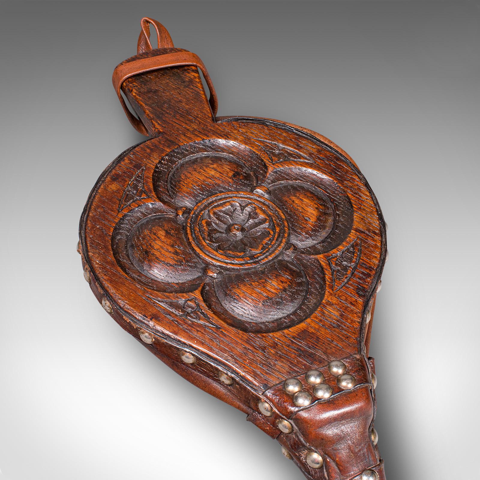 Antico Bellows per caminetto, inglese, quercia, cuoio, strumento per il fuoco, vittoriano, C.C. 1880 In condizioni buone in vendita a Hele, Devon, GB