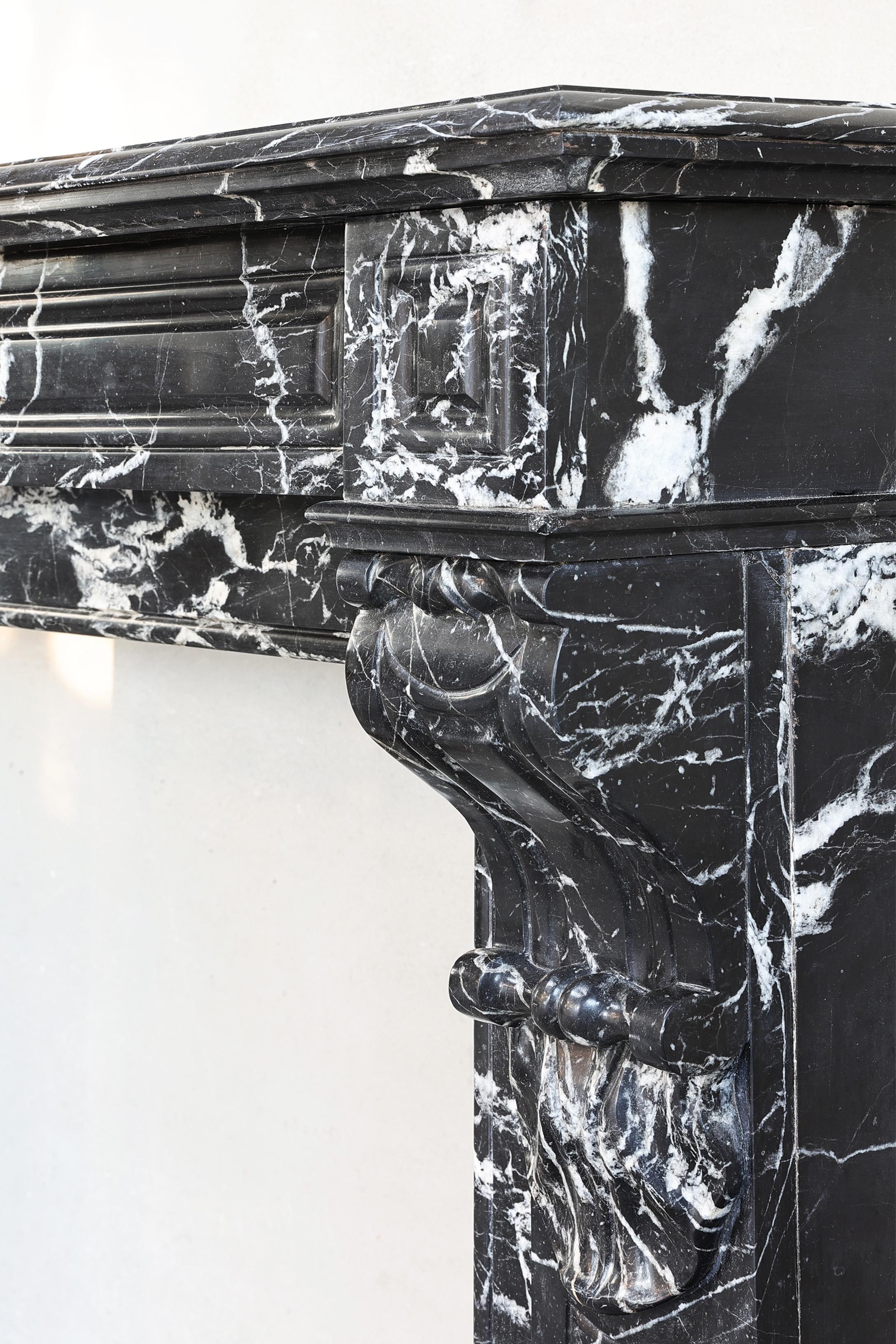 antique fireplace from the 19th century in Nero Marquina marble style Louis XVI For Sale 2