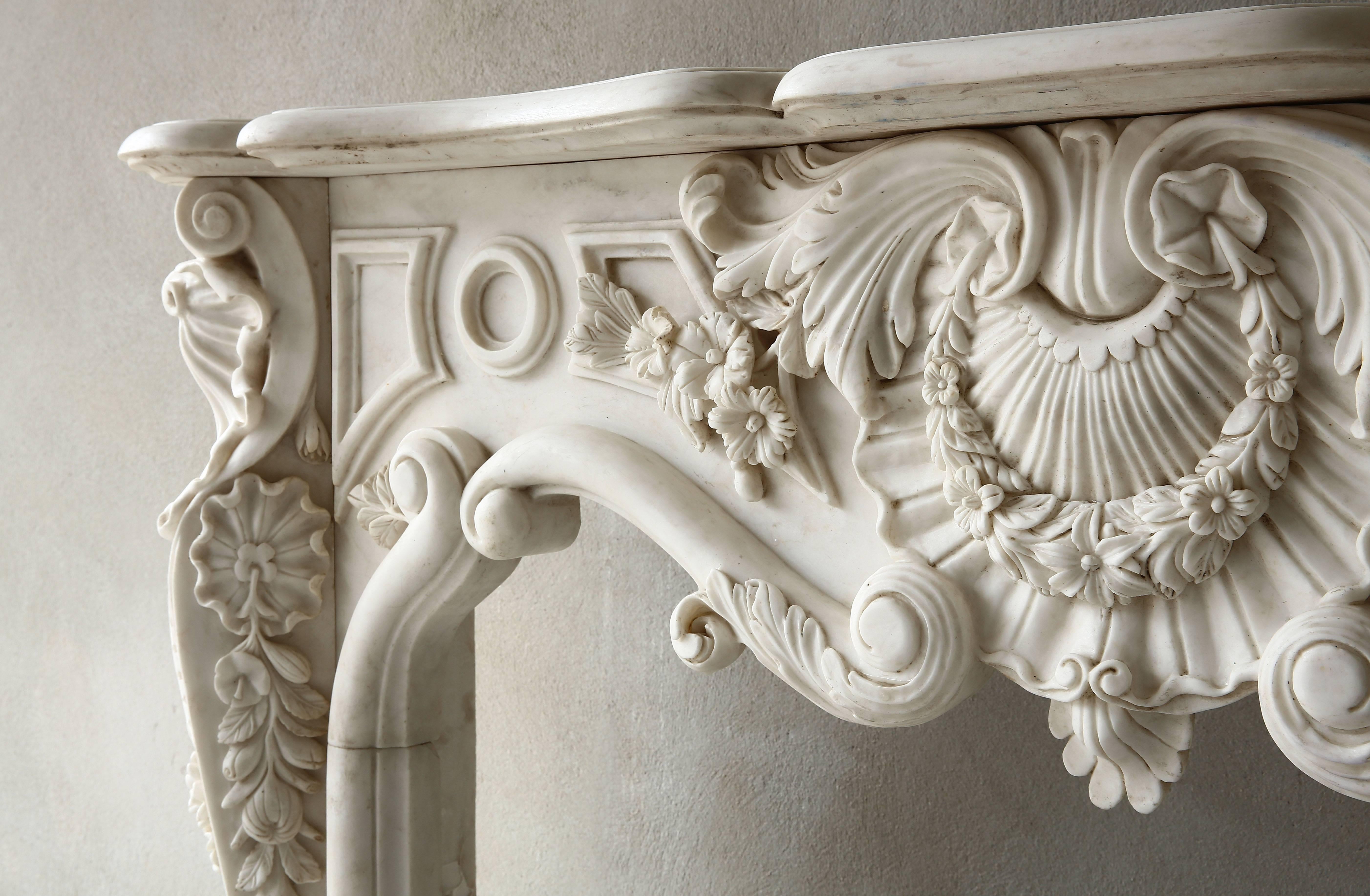 Antiker Kamin aus Statuario-Marmor im Barockstil des 20. Jahrhunderts im Zustand „Gut“ im Angebot in Made, NL