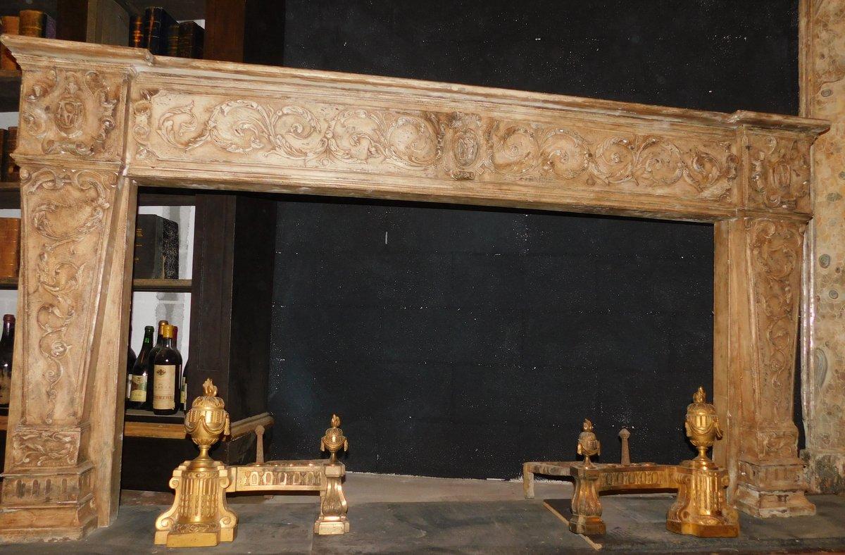 Antique Fireplace in Beige Lacquered Wood, Floral Sculptures, France, 1700 In Good Condition In Cuneo, Italy (CN)