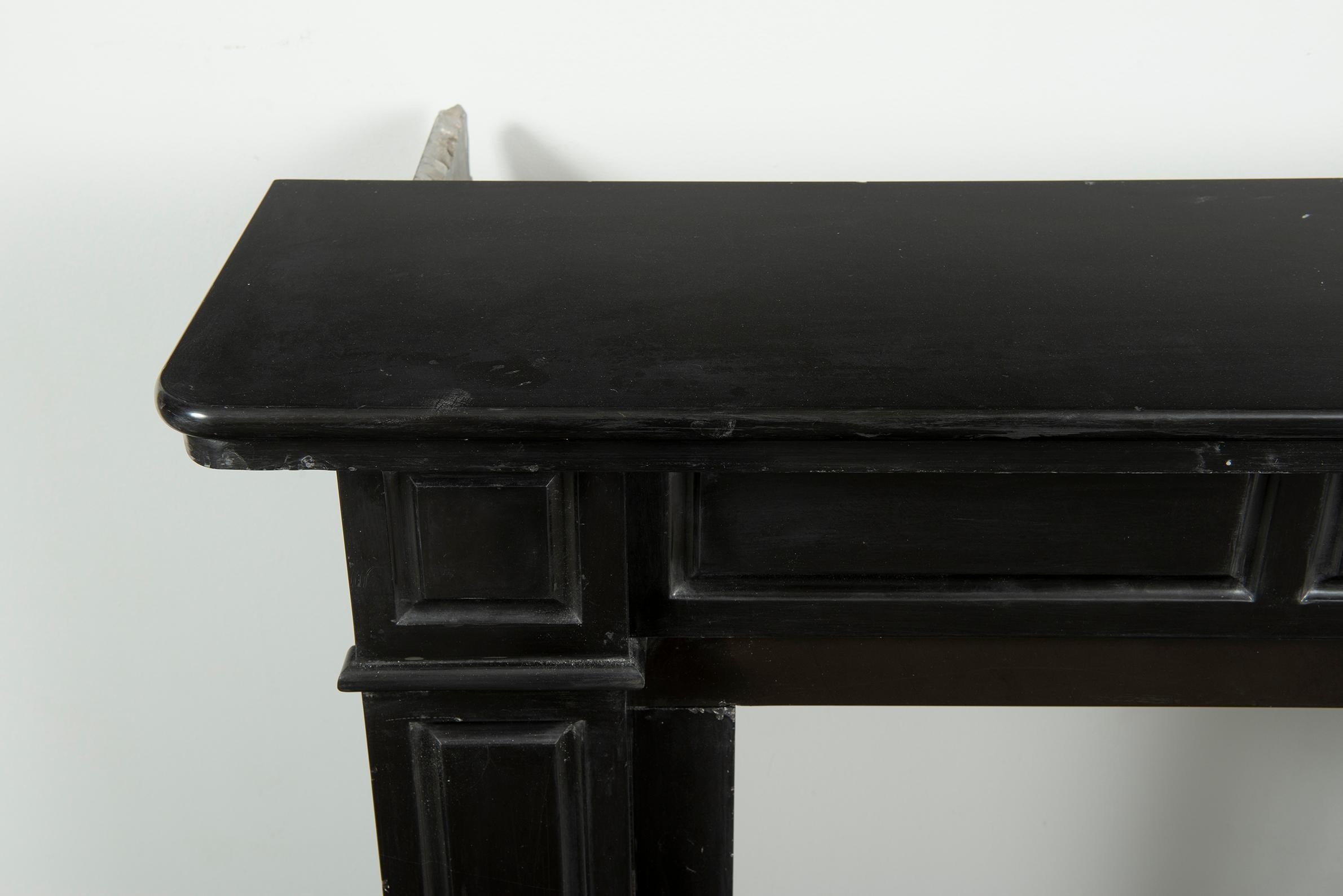 Chimenea antigua de mármol negro 8