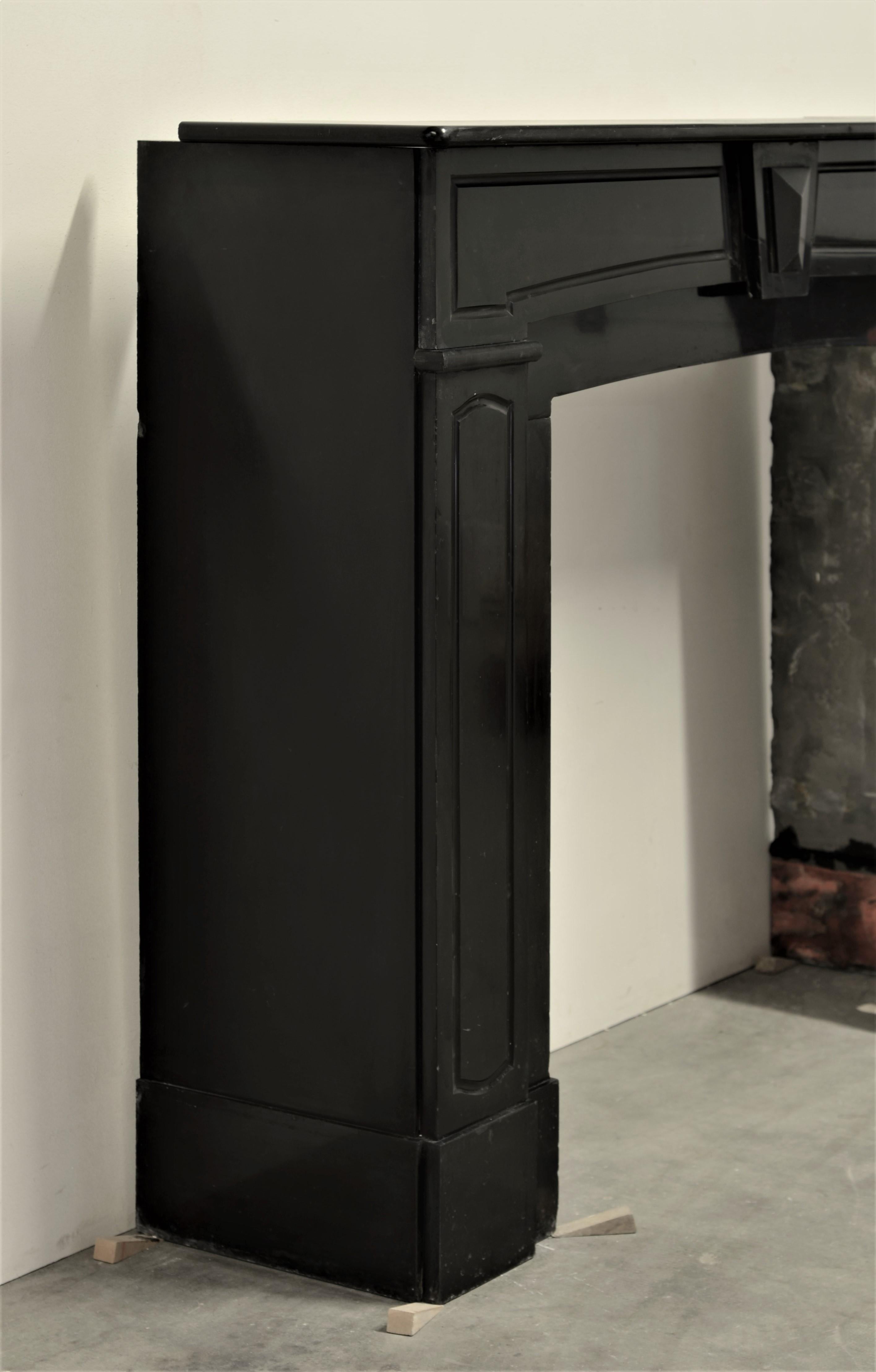 Antique Fireplace in Black Marble In Good Condition In Haarlem, Noord-Holland