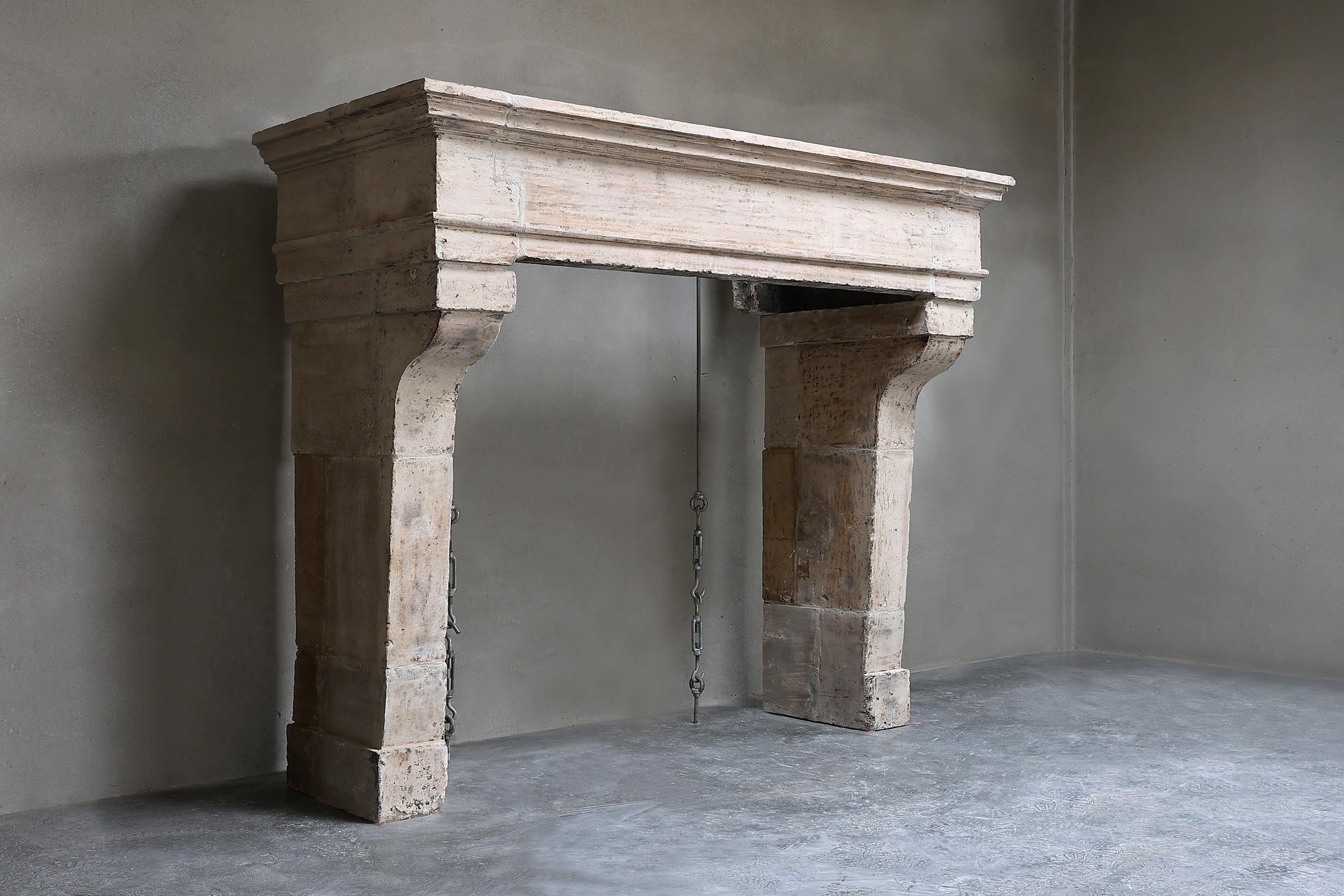 Beautiful robust castle fireplace of French limestone from the 19th century! A fireplace with beautiful lines and a rustic look. This fireplace is in Campagnarde style and has a warm color scheme.